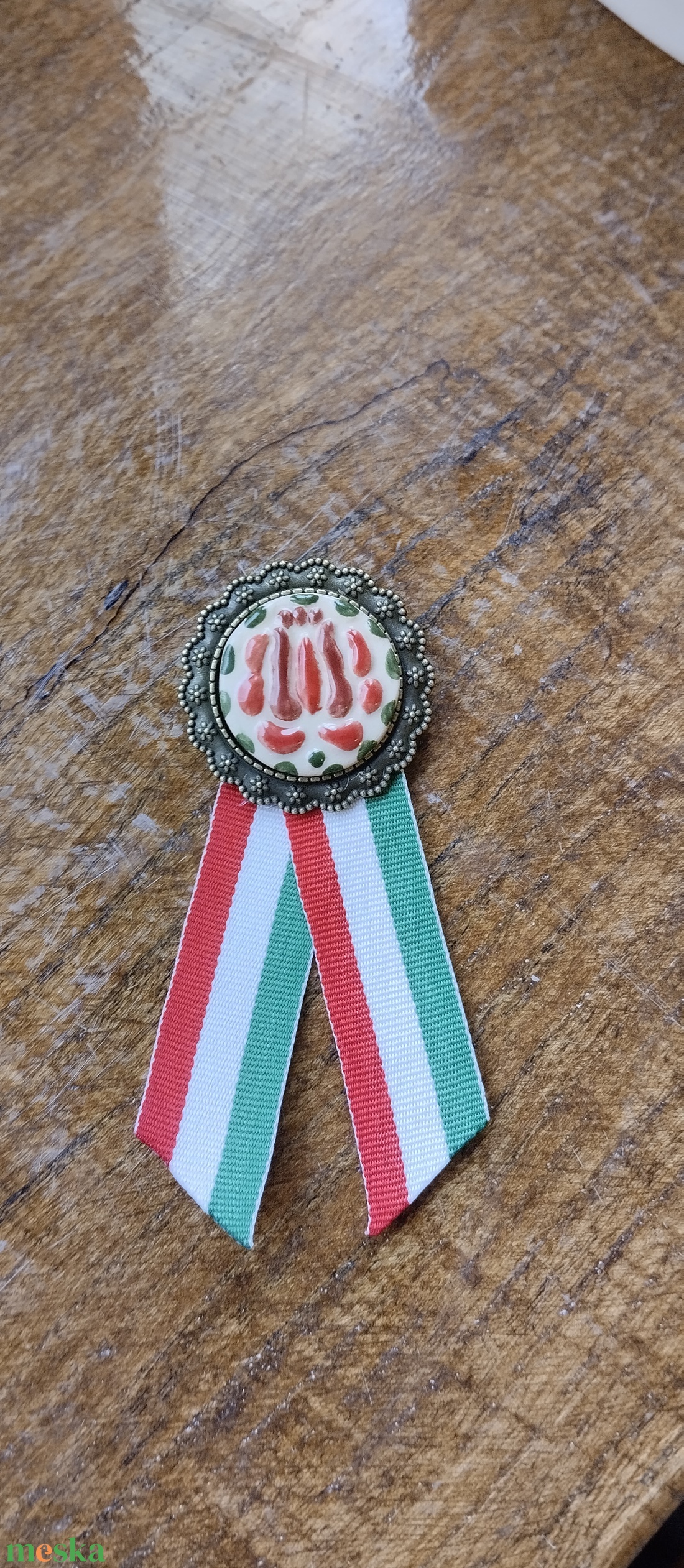 Kerámia kokárda - ékszer - kitűző és bross - Meska.hu
