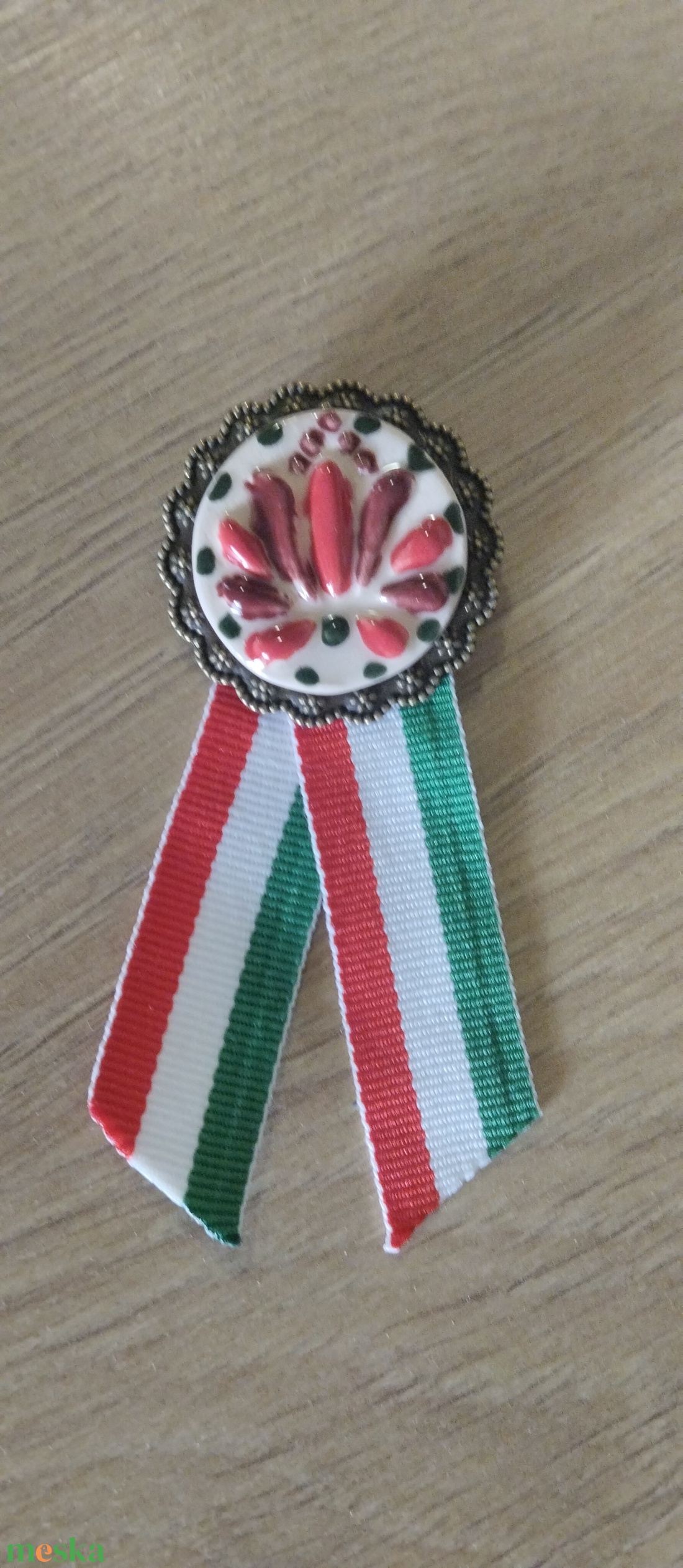 Kerámia kokárda - ékszer - kitűző és bross - Meska.hu