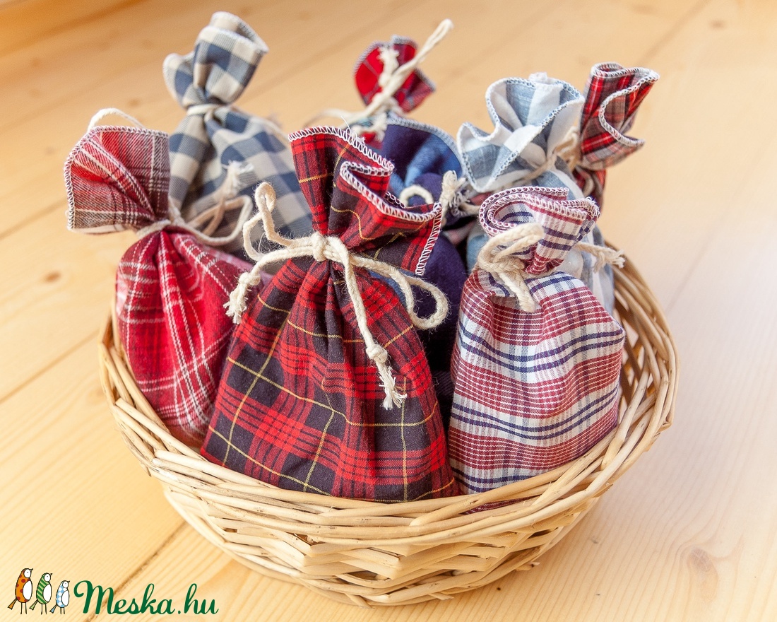 Öko Adventi naptár készlet: kis piros, kék, zöld kockás zsákok apró ajándékoknak, ünnepváró meglepetésnek tiniknek is - karácsony - Meska.hu