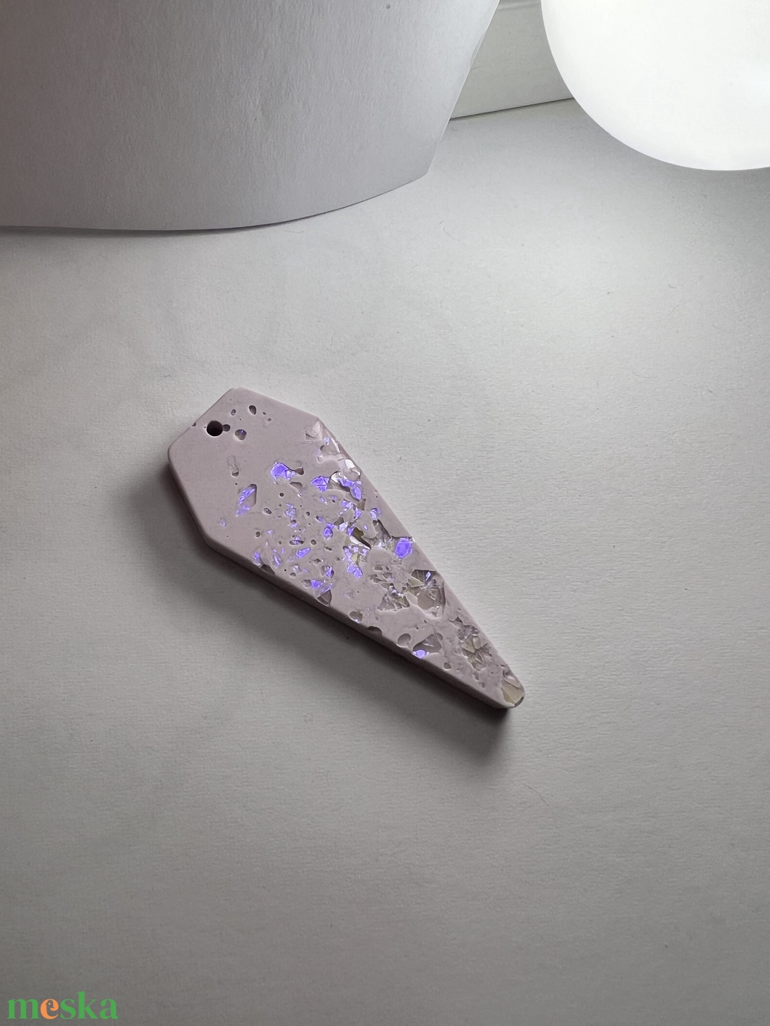 Egyedi, csillámpelyhes, halványlila nyaklánc - esküvő - ékszer - nyaklánc - Meska.hu