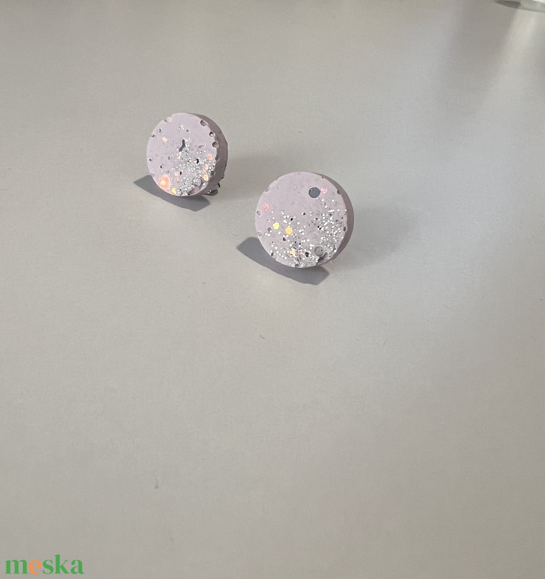 Halványlila, csillogó fülbevalók - esküvő - ékszer - fülbevaló - Meska.hu