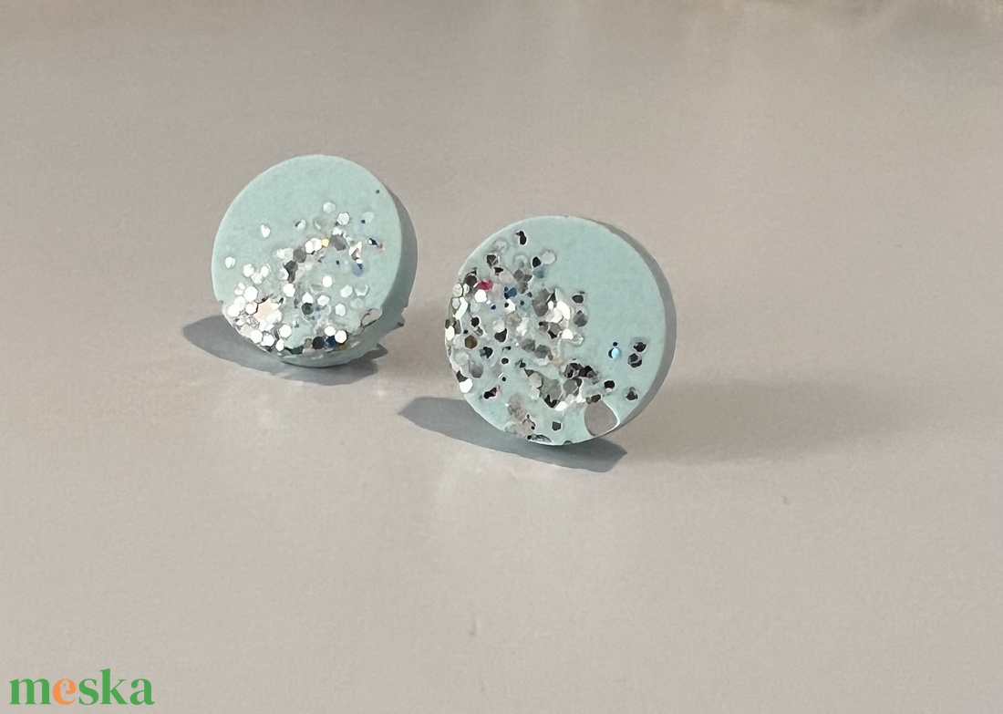 Világoskék, csillogó, egyedi fülbevalók - esküvő - ékszer - fülbevaló - Meska.hu