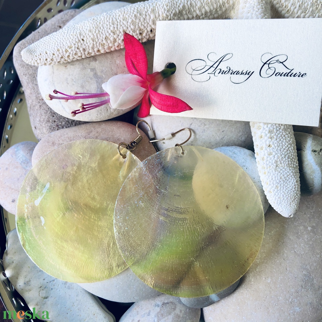 Andrassy Couture szivárványos kagylóhéj fülbevaló  - ékszer - fülbevaló - csillár fülbevaló - Meska.hu