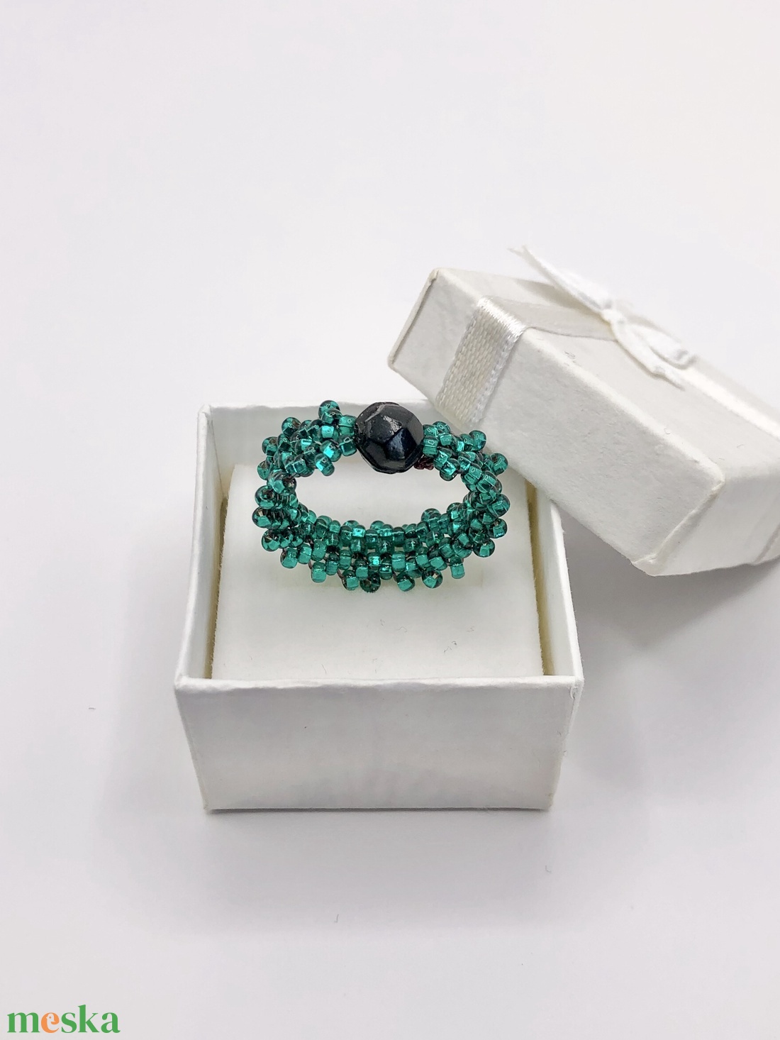 Andrassy Couture türkizzöld üveggyöngy gyűrű - ékszer - gyűrű - figurális gyűrű - Meska.hu Andrassy Couture türkizzöld üveggyöngy gyűrű - ékszer - gyűrű - figurális gyűrű - Meska.hu