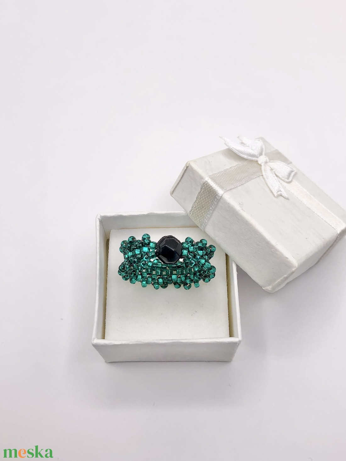 Andrassy Couture türkizzöld üveggyöngy gyűrű - ékszer - gyűrű - figurális gyűrű - Meska.hu Andrassy Couture türkizzöld üveggyöngy gyűrű - ékszer - gyűrű - figurális gyűrű - Meska.hu