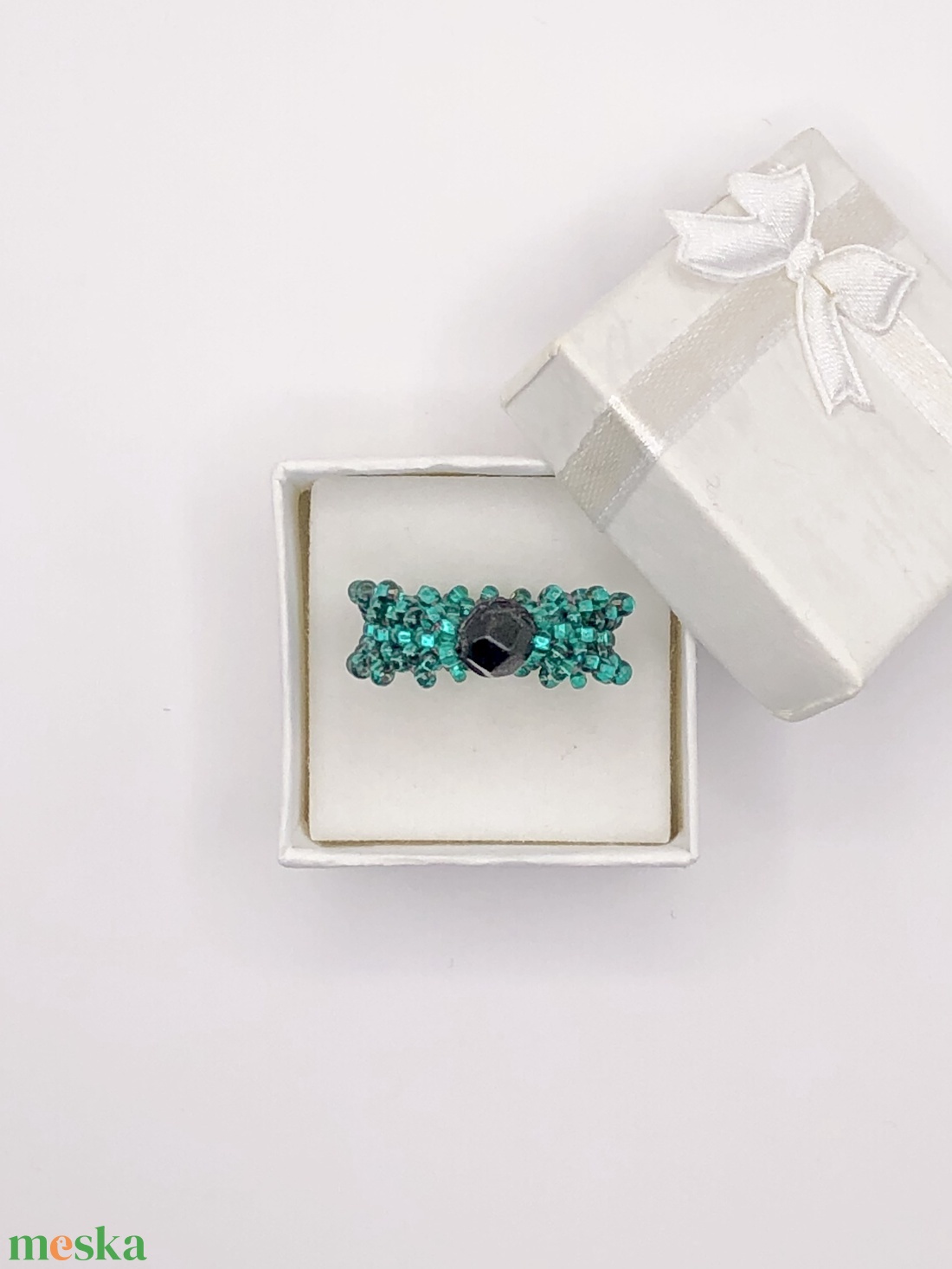 Andrassy Couture türkizzöld üveggyöngy gyűrű - ékszer - gyűrű - figurális gyűrű - Meska.hu Andrassy Couture türkizzöld üveggyöngy gyűrű - ékszer - gyűrű - figurális gyűrű - Meska.hu