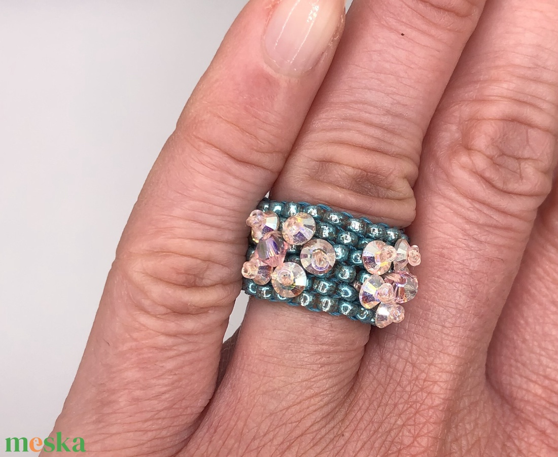 Andrassy Couture türkiz gyöngy gyűrű Swarovski kristállyal - ékszer - gyűrű - figurális gyűrű - Meska.hu Andrassy Couture türkiz gyöngy gyűrű Swarovski kristállyal - ékszer - gyűrű - figurális gyűrű - Meska.hu