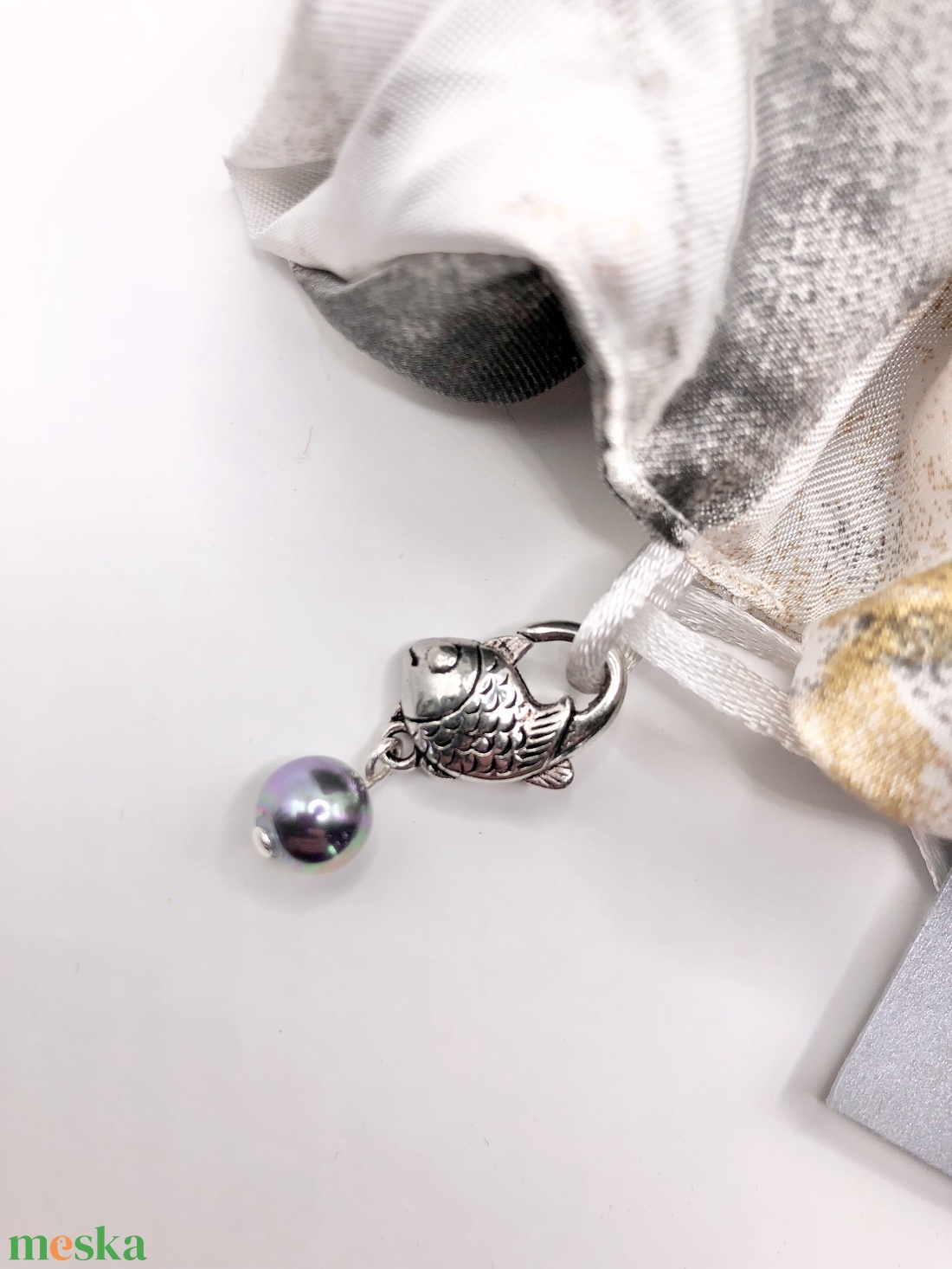 Andrassy Couture arany-ezüst-fehér gyöngyhalászhajgumi - ruha & divat - hajdísz & hajcsat - hajgumi - Meska.hu