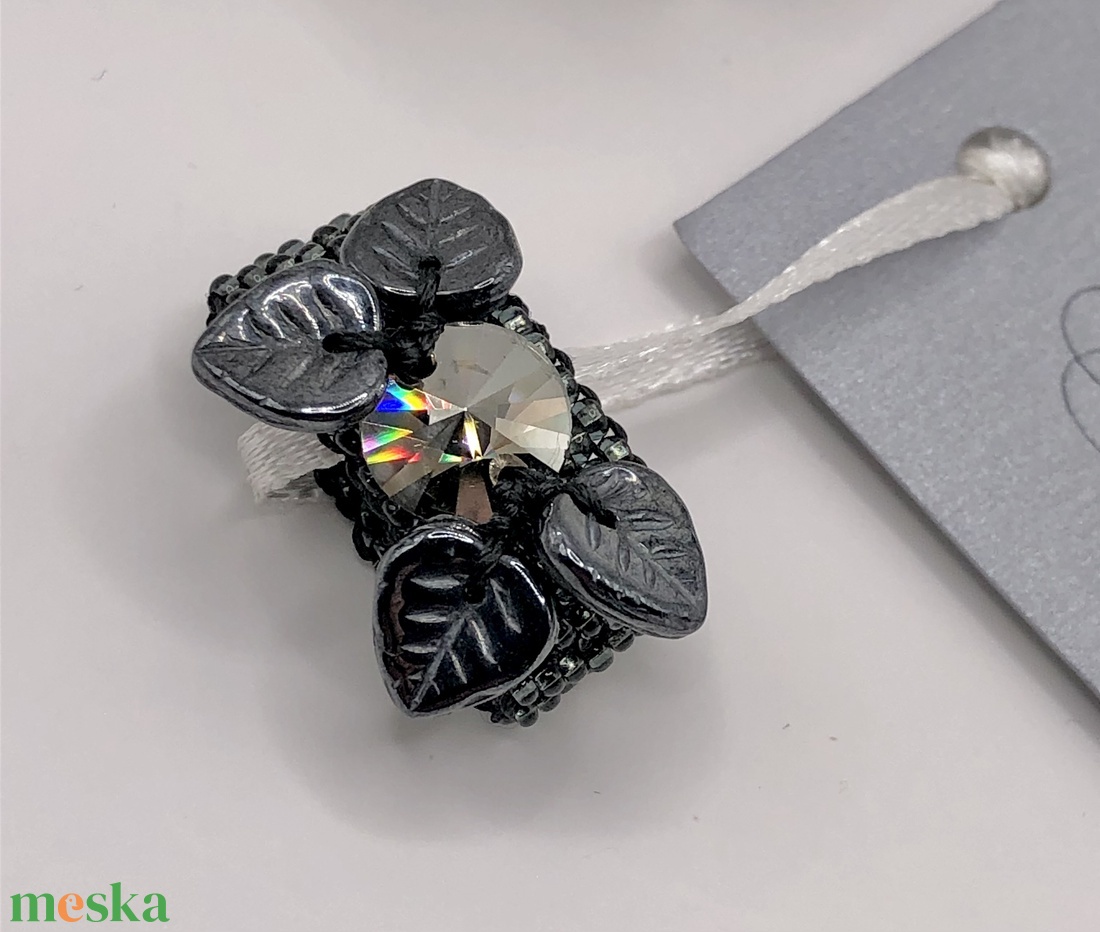 Andrassy Couture grafitszürke gyöngy gyűrű Swarovski kristállyal - ékszer - gyűrű - figurális gyűrű - Meska.hu
