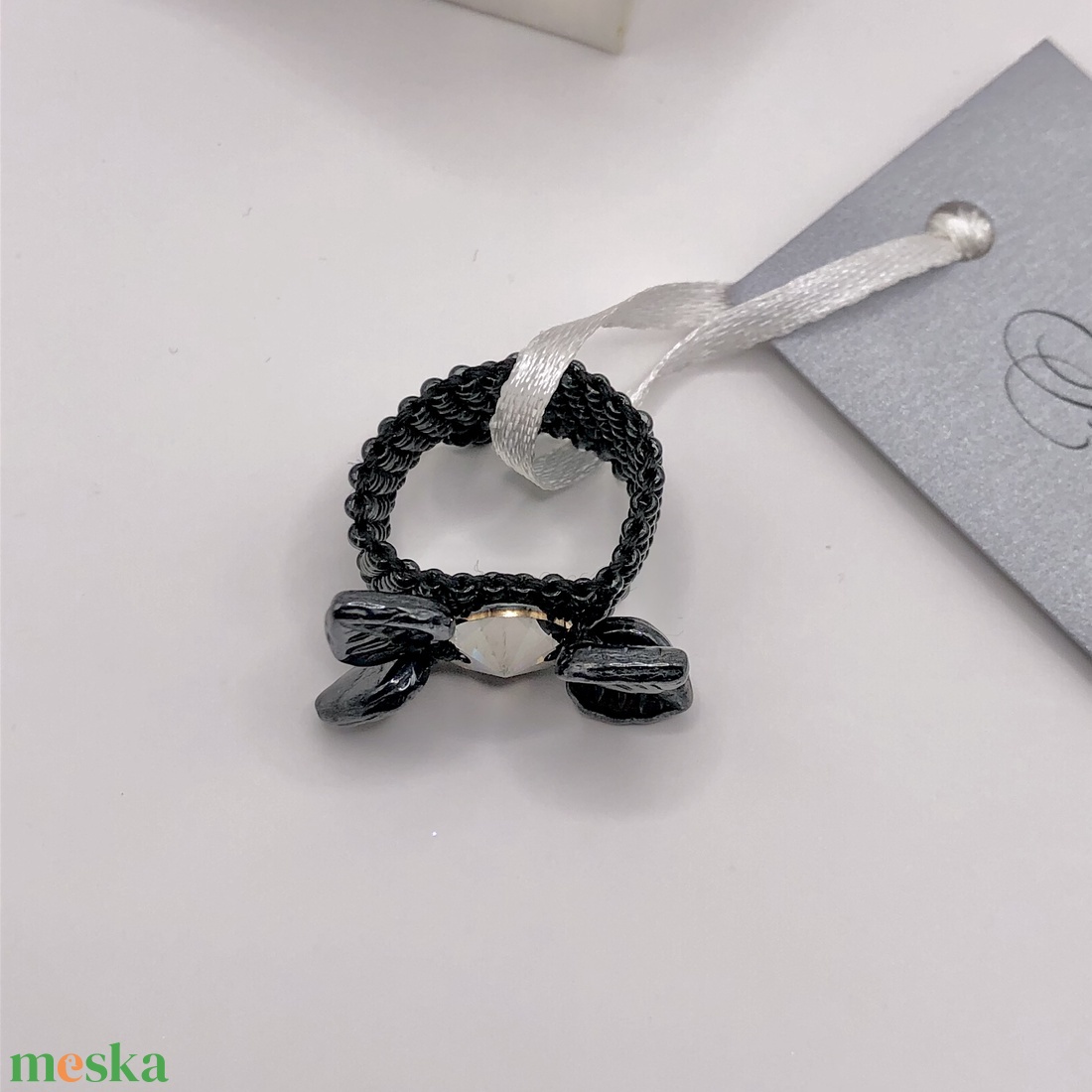 Andrassy Couture grafitszürke gyöngy gyűrű Swarovski kristállyal - ékszer - gyűrű - figurális gyűrű - Meska.hu