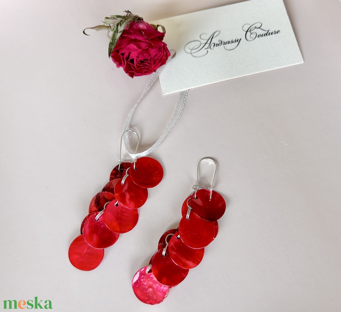 Andrassy Couture piros kagyló fülbevaló  - ékszer - fülbevaló - lógó fülbevaló - Meska.hu