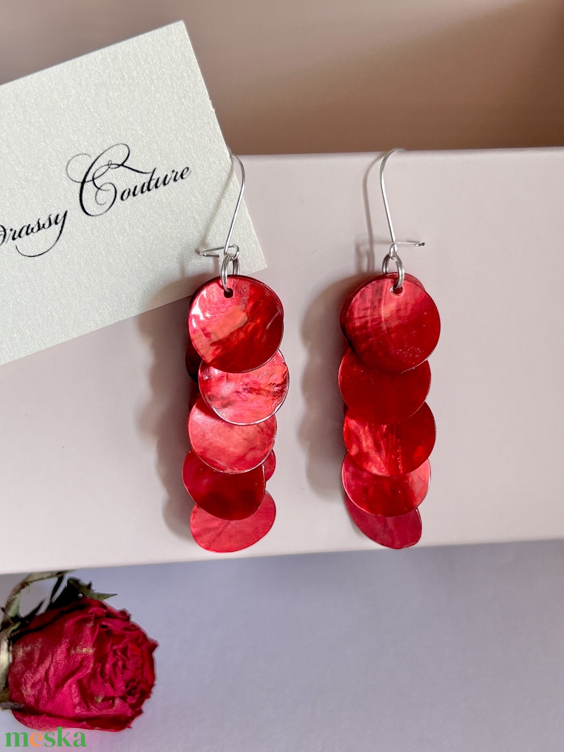 Andrassy Couture piros kagyló fülbevaló  - ékszer - fülbevaló - lógó fülbevaló - Meska.hu