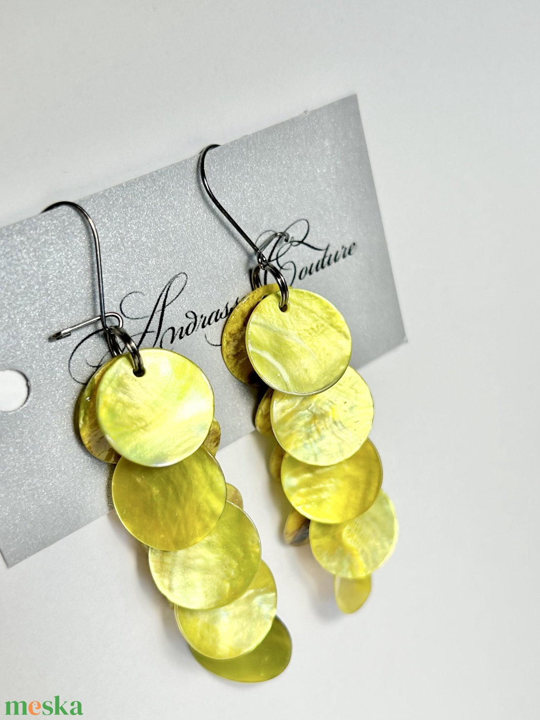 Andrassy Couture neonzöld kagyló fülbevaló  - ékszer - fülbevaló - lógó fülbevaló - Meska.hu