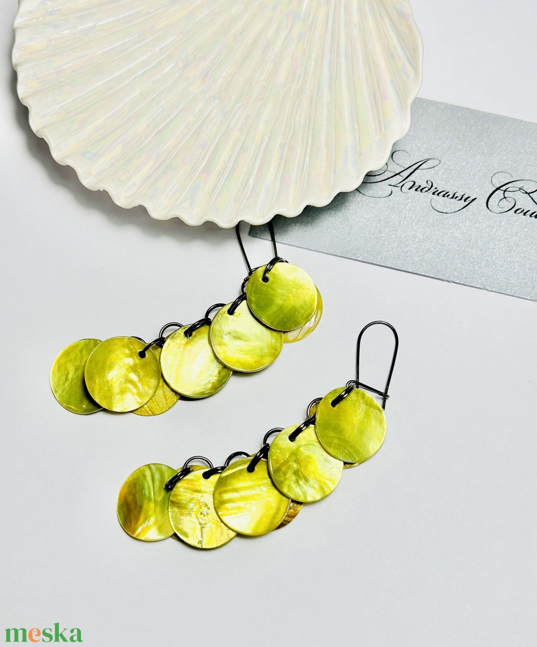 Andrassy Couture neonzöld kagyló fülbevaló  - ékszer - fülbevaló - lógó fülbevaló - Meska.hu