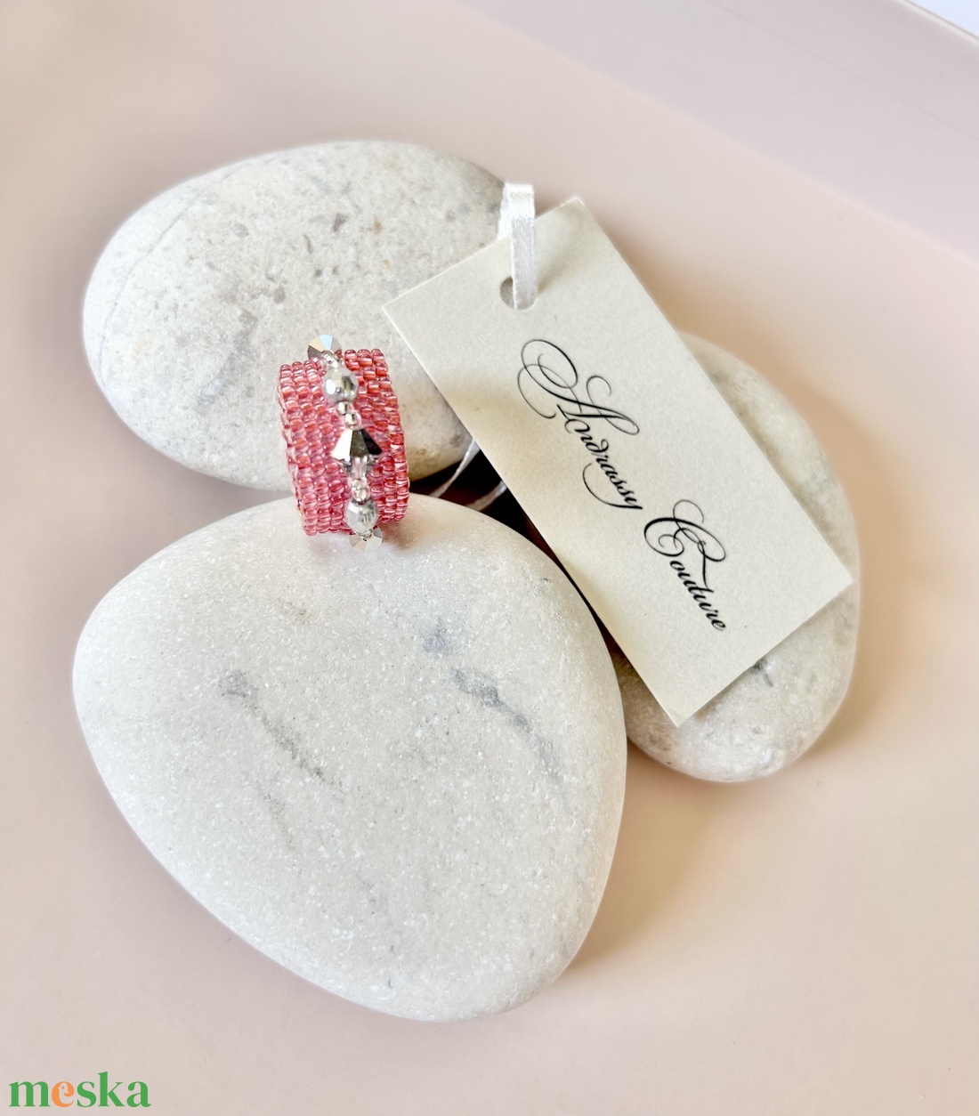 Andrassy Couture rózsaszín gyöngy gyűrű Swarovski kristállyal - ékszer - gyűrű - figurális gyűrű - Meska.hu