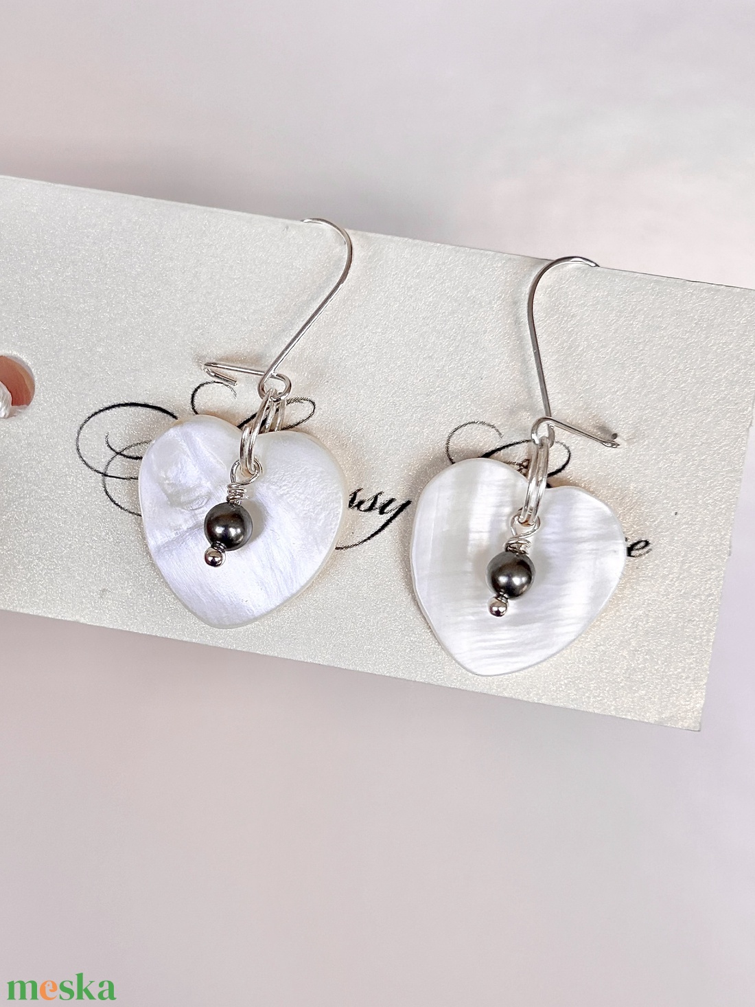 Andrassy Couture szivecske kagyló és Swarovski fülbevaló  - ékszer - fülbevaló - lógó fülbevaló - Meska.hu