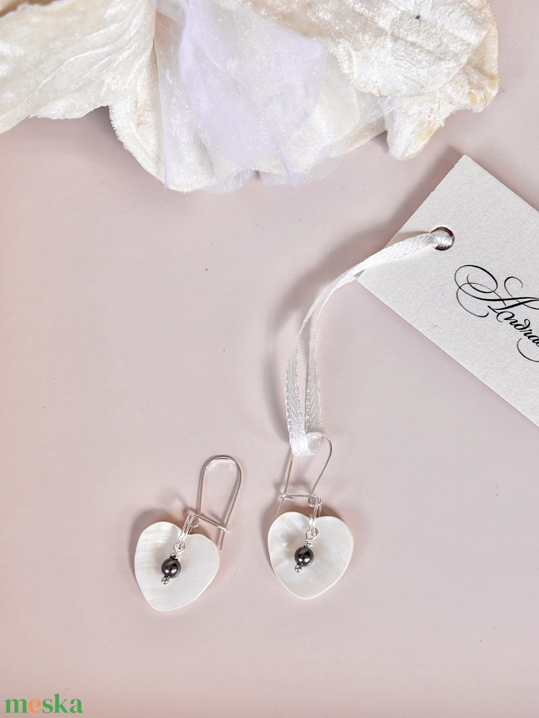 Andrassy Couture szivecske kagyló és Swarovski fülbevaló  - ékszer - fülbevaló - lógó fülbevaló - Meska.hu