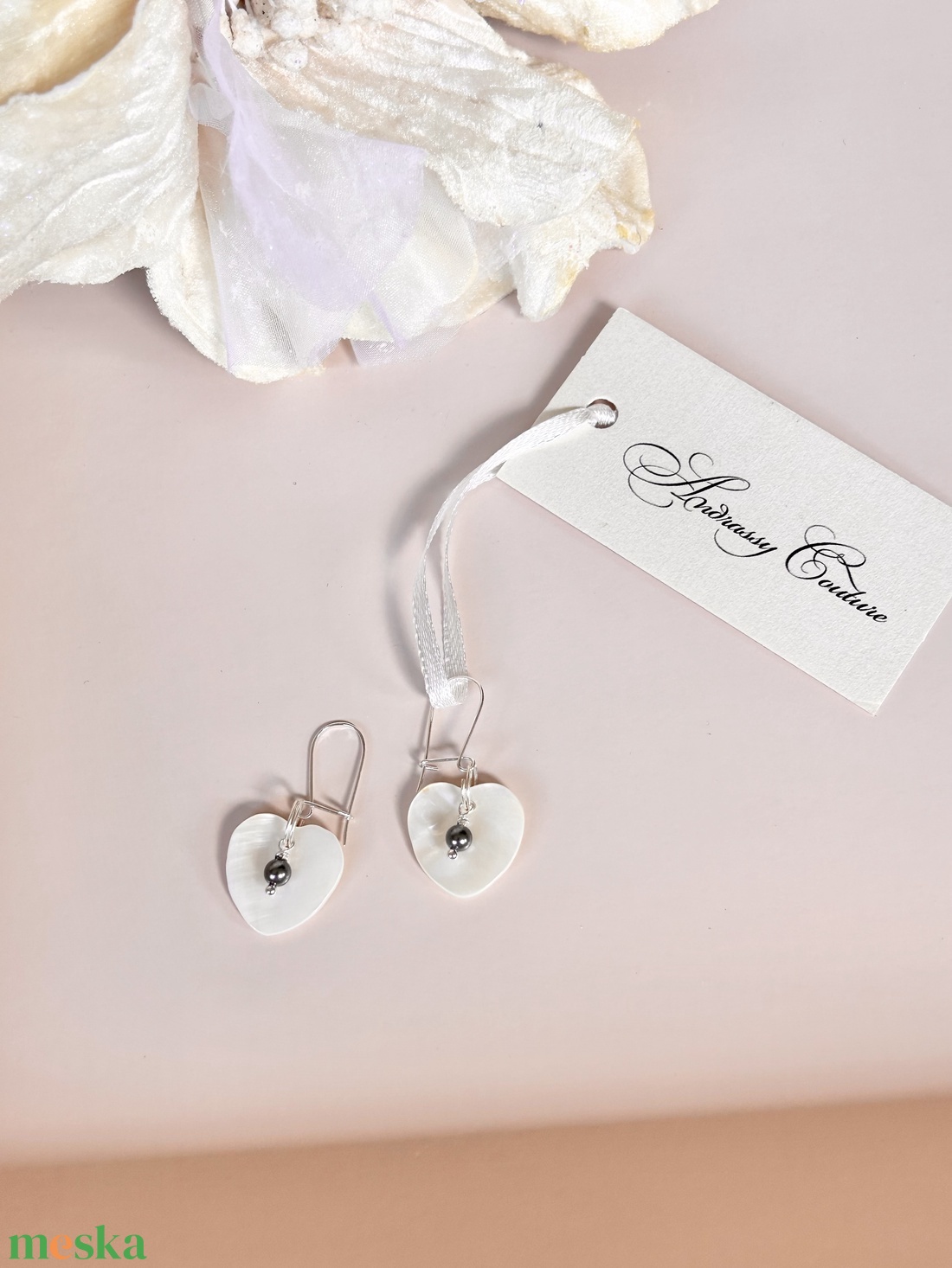 Andrassy Couture szivecske kagyló és Swarovski fülbevaló  - ékszer - fülbevaló - lógó fülbevaló - Meska.hu