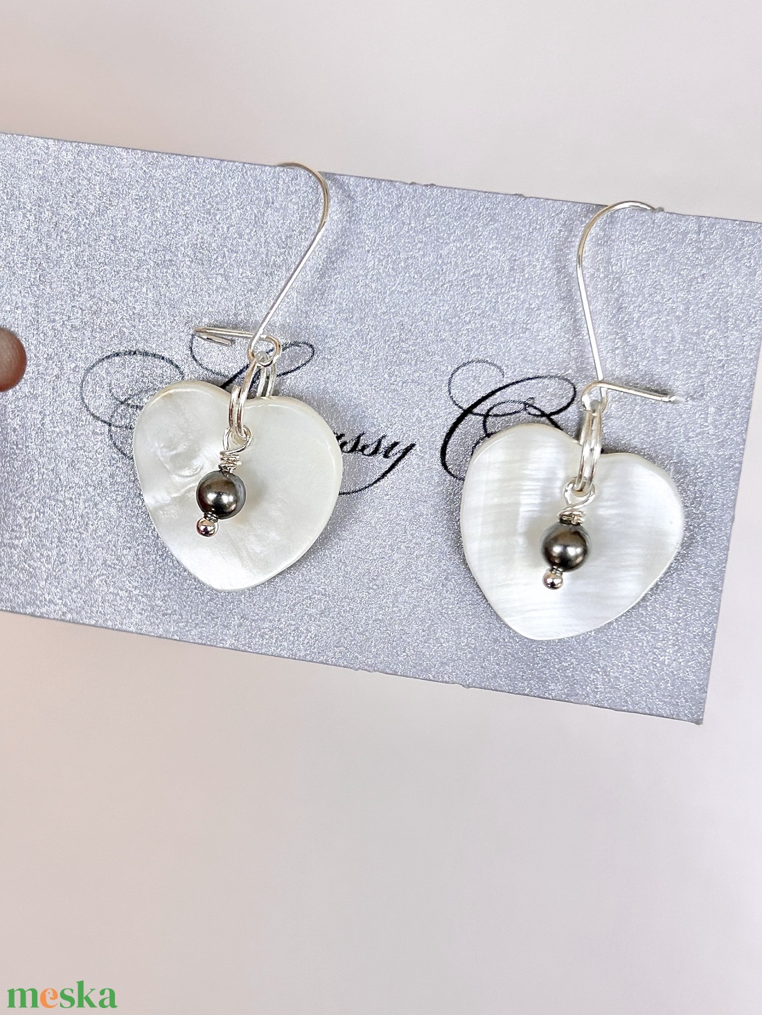 Andrassy Couture szivecske kagyló és Swarovski fülbevaló  - ékszer - fülbevaló - lógó fülbevaló - Meska.hu