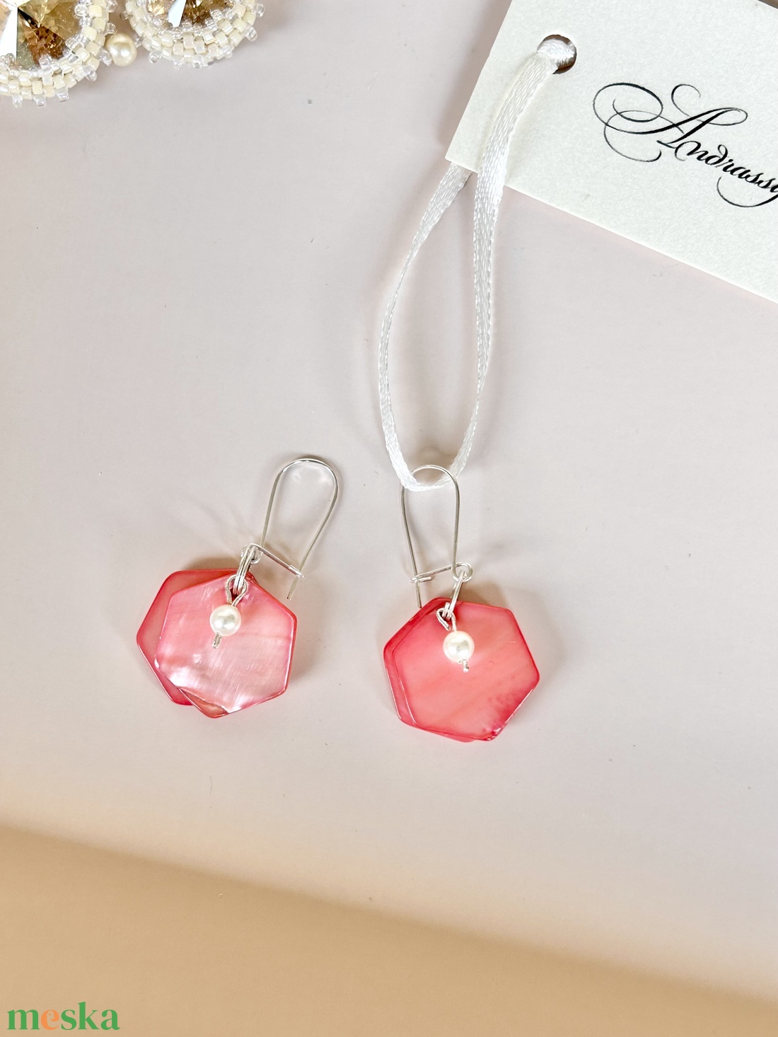 Andrassy Couture hatszög kagyló és Swarovski fülbevaló  - ékszer - fülbevaló - lógó fülbevaló - Meska.hu