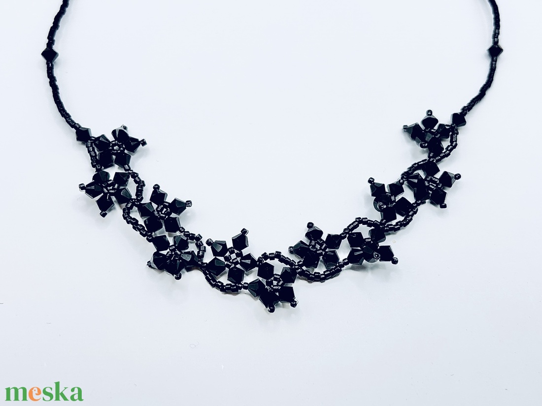 Andrassy Couture  Swarovski virágok nyakék/ nyaklánc - ékszer - nyaklánc - gyöngyös nyaklánc - Meska.hu