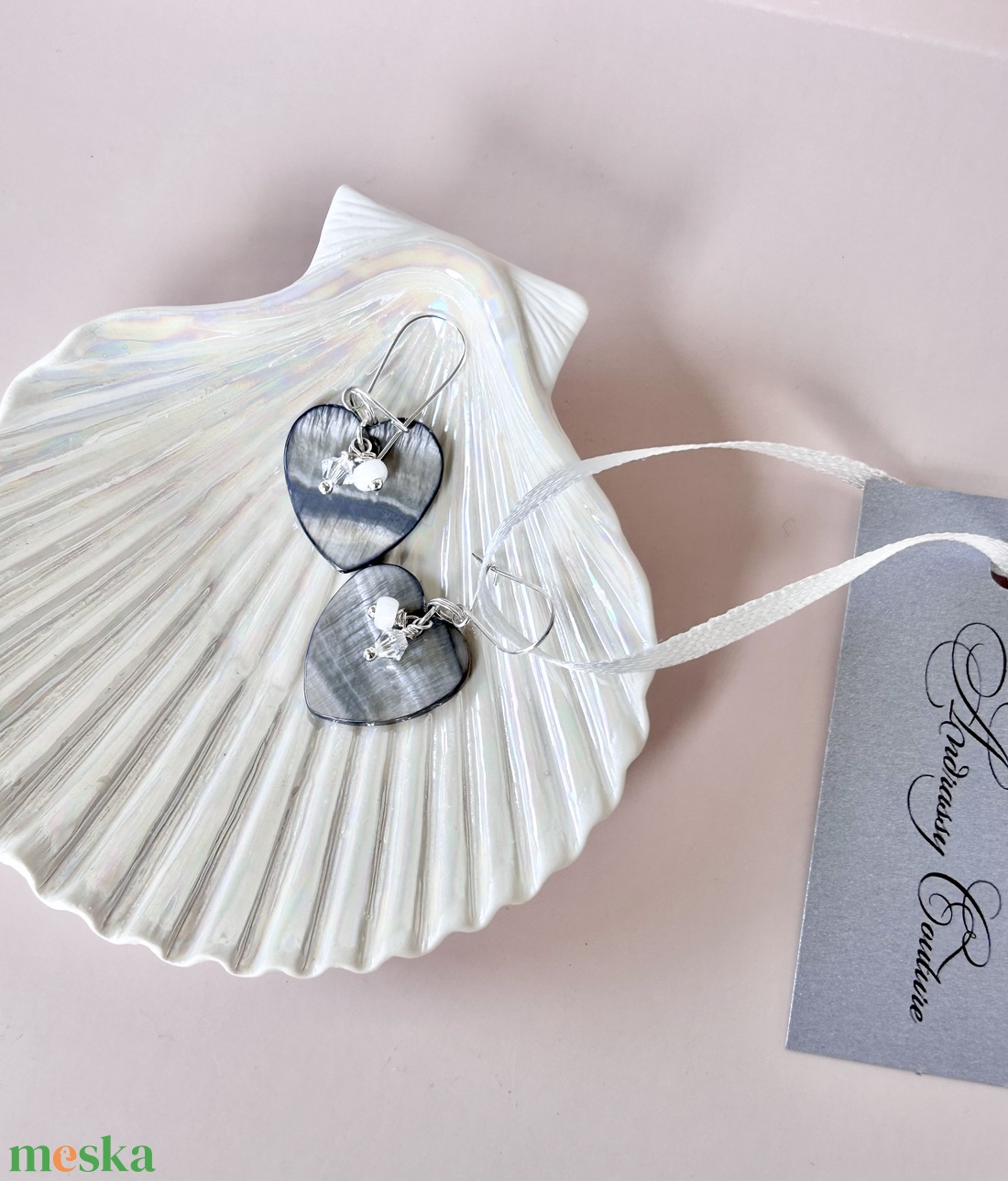 Andrassy Couture ezüstös szivecske kagyló és Swarovski fülbevaló  - ékszer - fülbevaló - lógó fülbevaló - Meska.hu