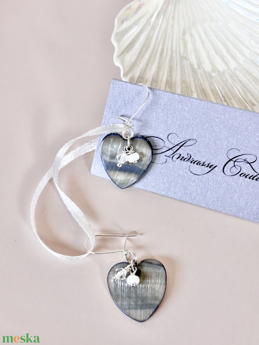 Andrassy Couture ezüstös szivecske kagyló és Swarovski fülbevaló  - ékszer - fülbevaló - lógó fülbevaló - Meska.hu