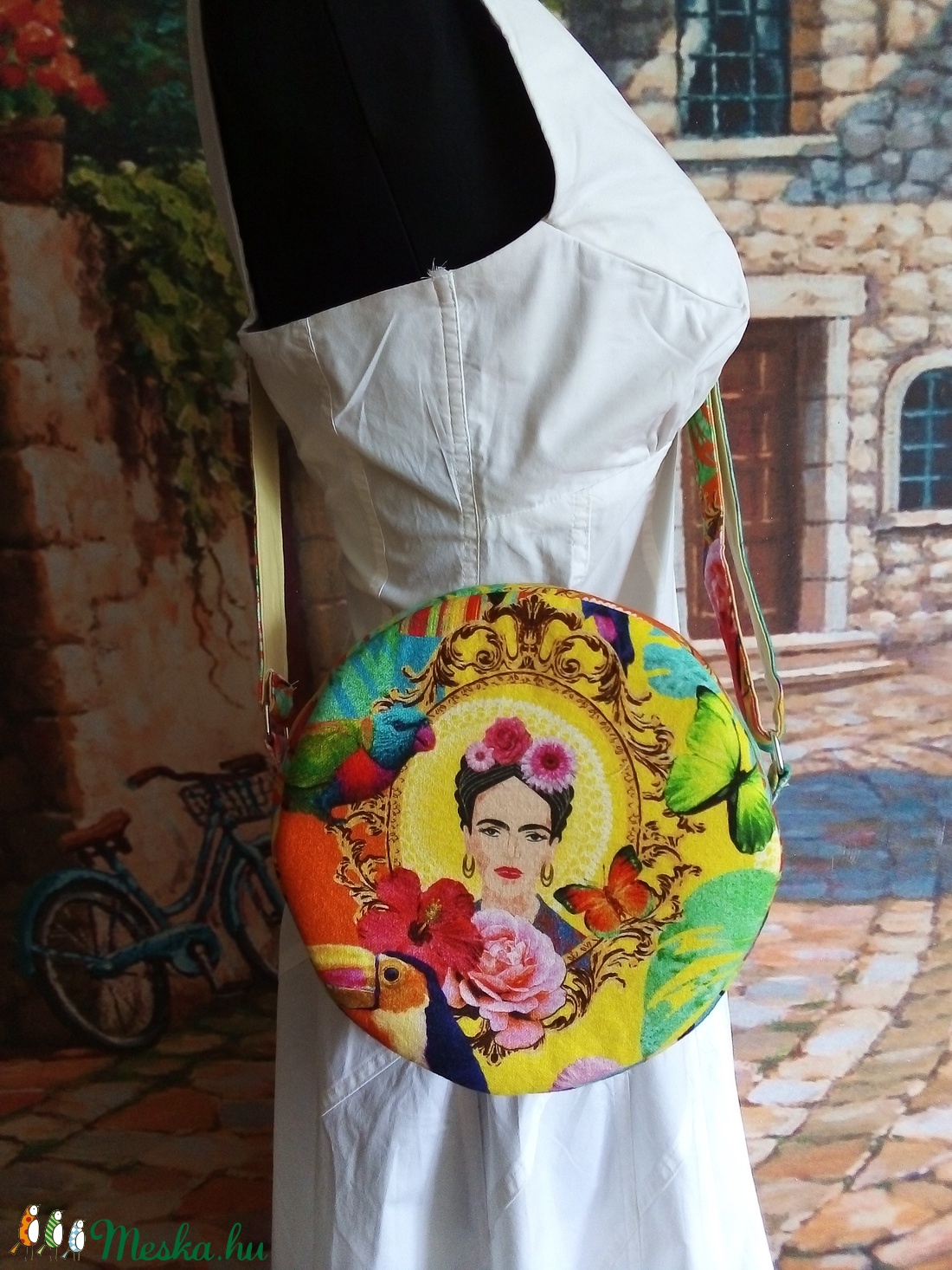 Frida kerek táska.KIÁRÚSÍTÁS! - táska & tok - kézitáska & válltáska - vállon átvethető táska - Meska.hu Frida kerek táska.KIÁRÚSÍTÁS! - táska & tok - kézitáska & válltáska - vállon átvethető táska - Meska.hu