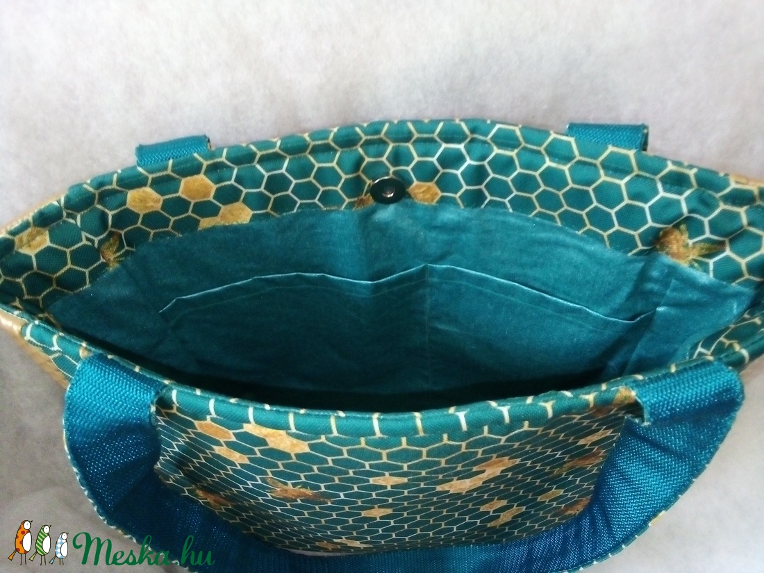 Türkiz méhsejtes táska2. - táska & tok - kézitáska & válltáska - válltáska - Meska.hu Türkiz méhsejtes táska2. - táska & tok - kézitáska & válltáska - válltáska - Meska.hu