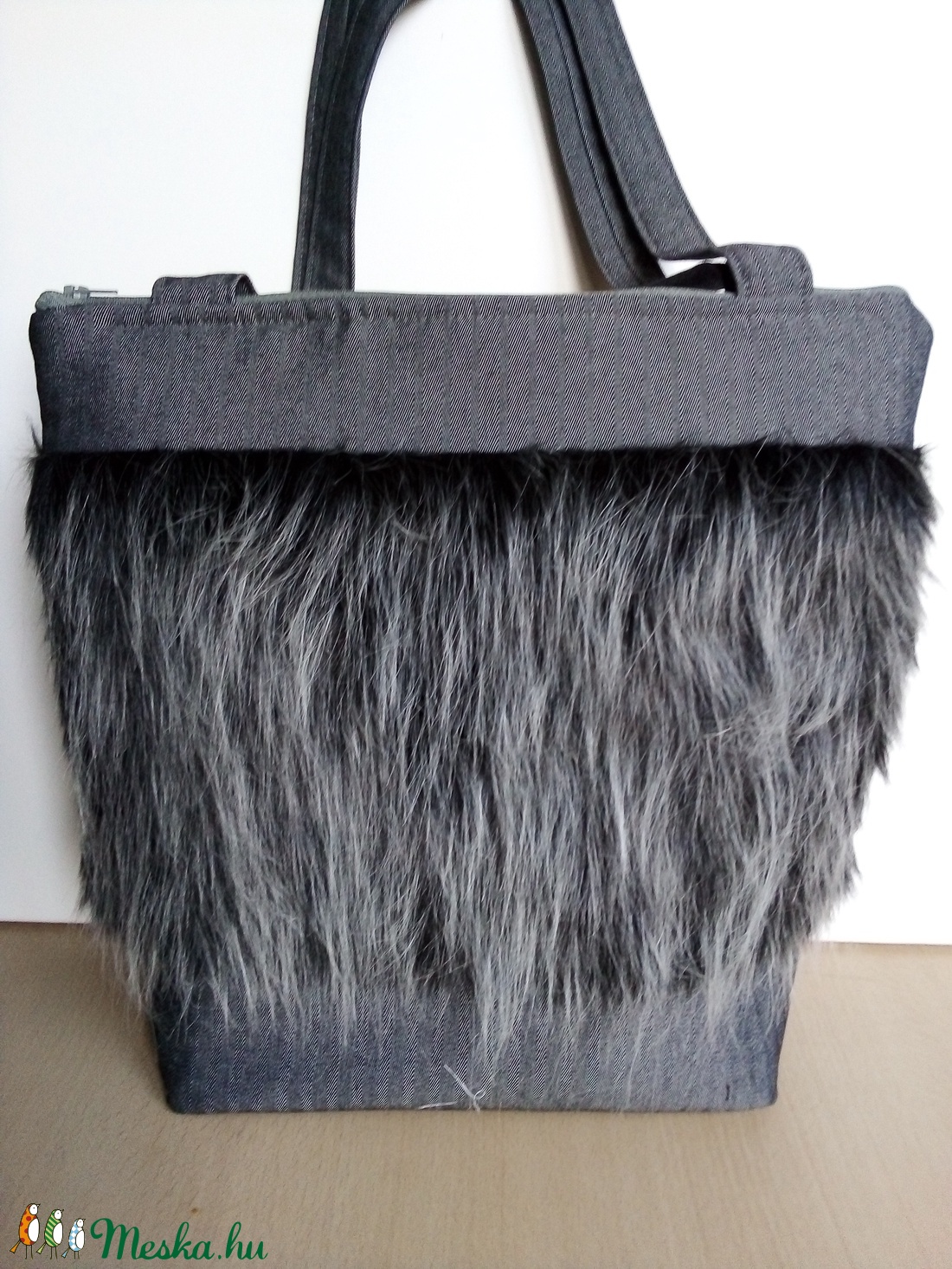 Sötétszürke szőrmés táska - táska & tok - kézitáska & válltáska - válltáska - Meska.hu Sötétszürke szőrmés táska - táska & tok - kézitáska & válltáska - válltáska - Meska.hu