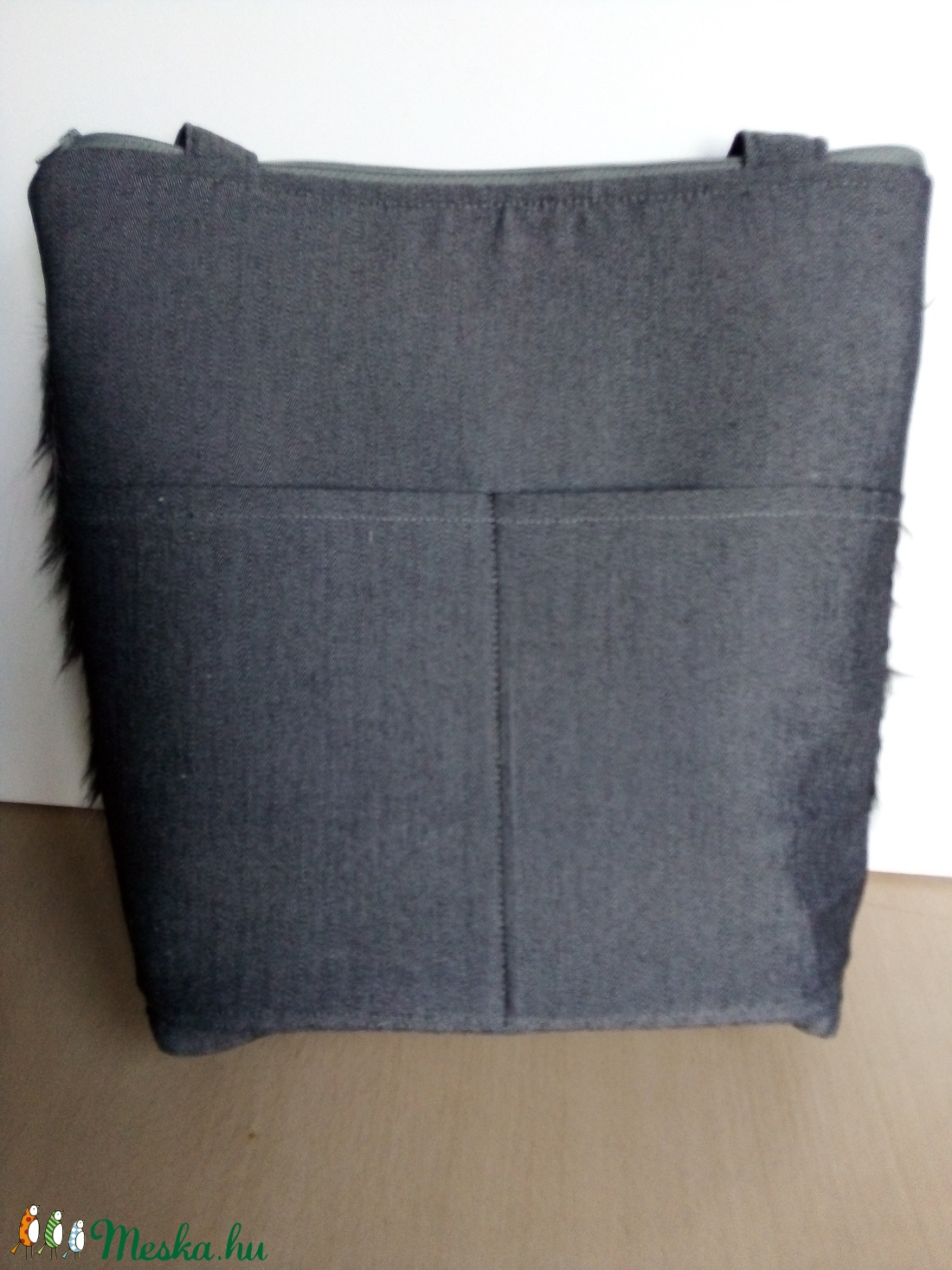 Sötétszürke szőrmés táska - táska & tok - kézitáska & válltáska - válltáska - Meska.hu Sötétszürke szőrmés táska - táska & tok - kézitáska & válltáska - válltáska - Meska.hu