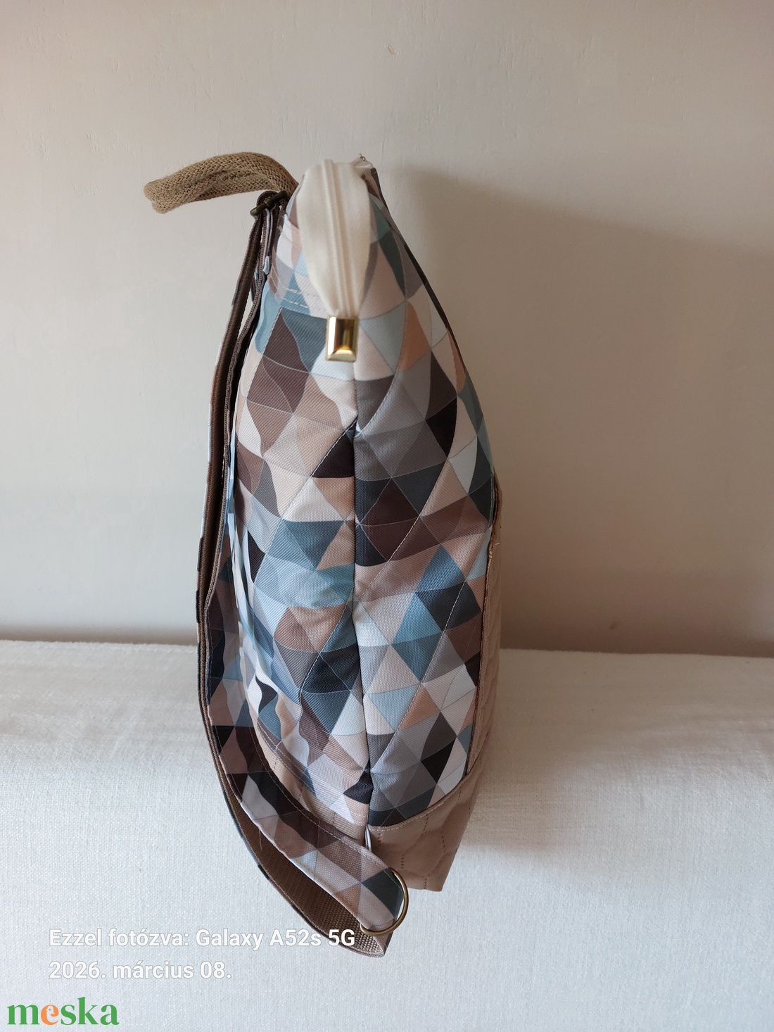 Barna háromszögesmintás hátizsák - táska & tok - hátizsák - hátizsák - Meska.hu