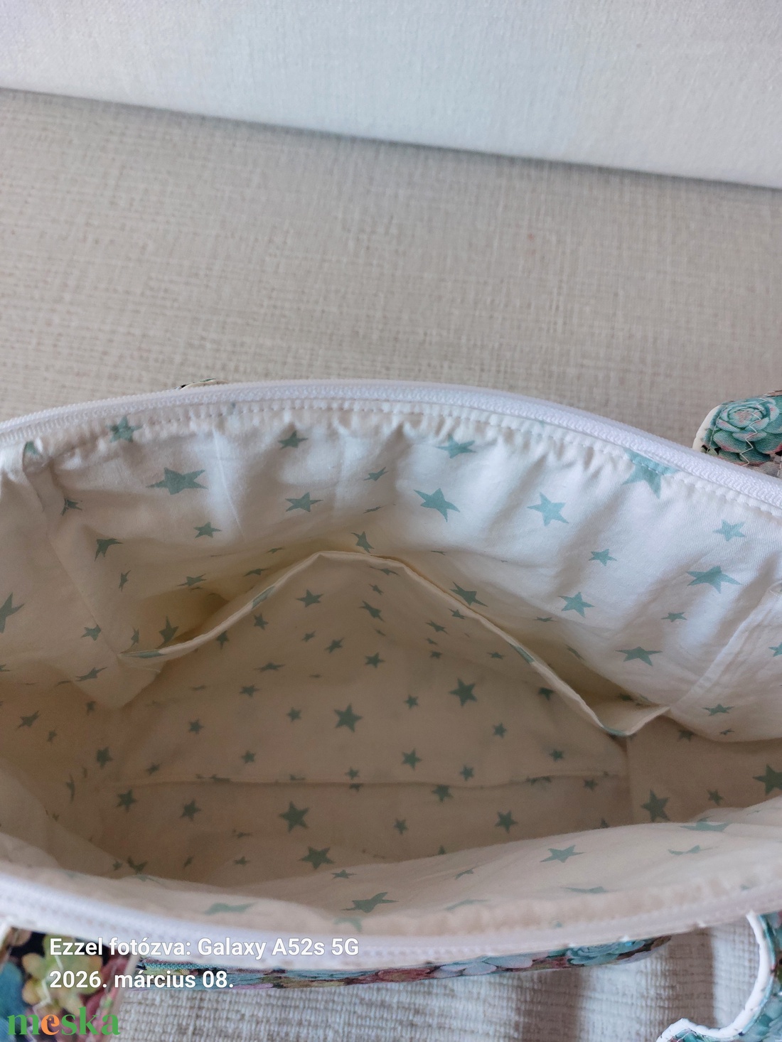 Fehér műbőr tavirózsával táska - táska & tok - kézitáska & válltáska - válltáska - Meska.hu