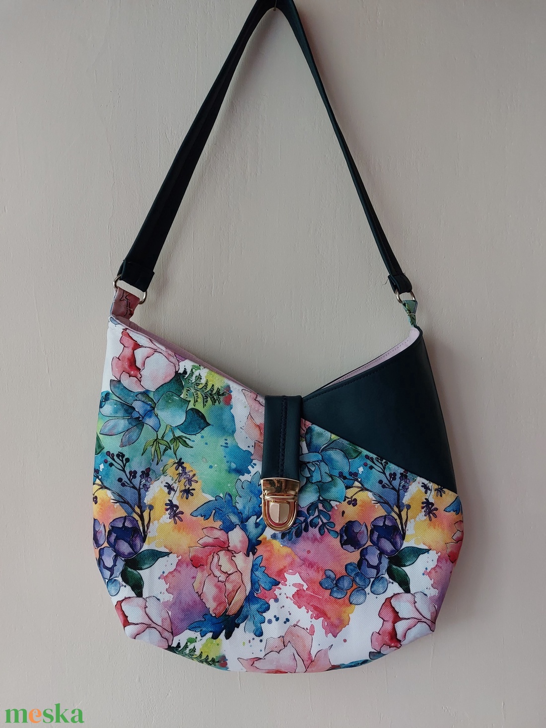 Virágos kerek válltáska - táska & tok - kézitáska & válltáska - kézitáska - Meska.hu