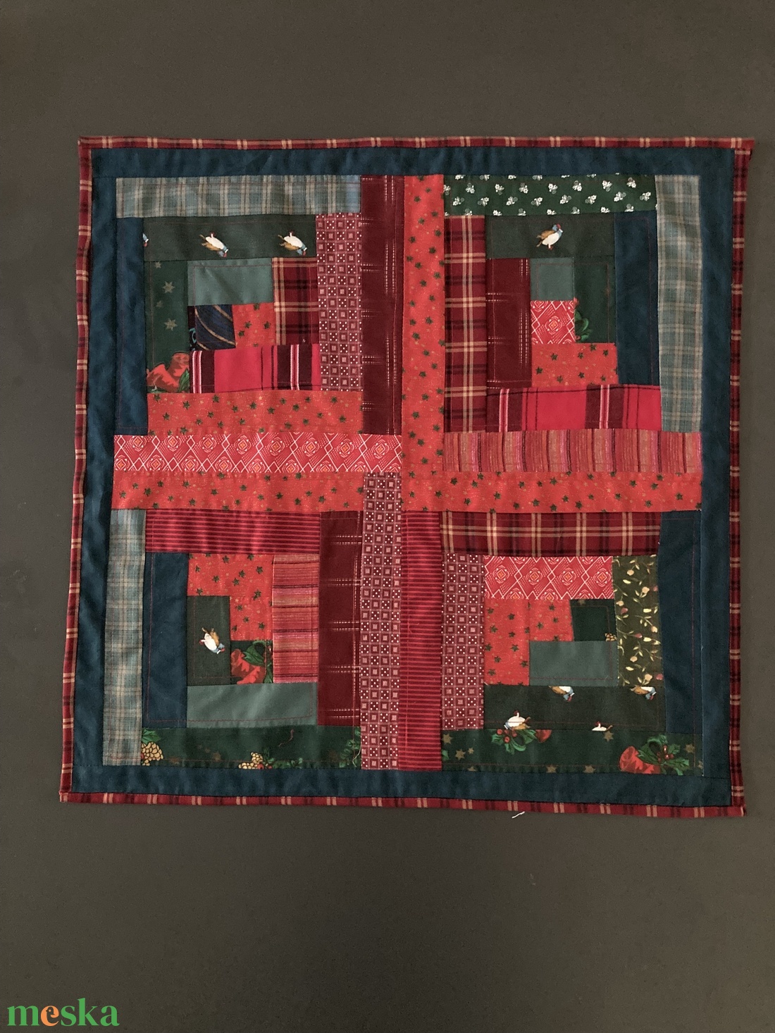Karácsonyi patchwork asztalközép - karácsony - karácsonyi lakásdekoráció - ünnepi asztaldekoráció - Meska.hu