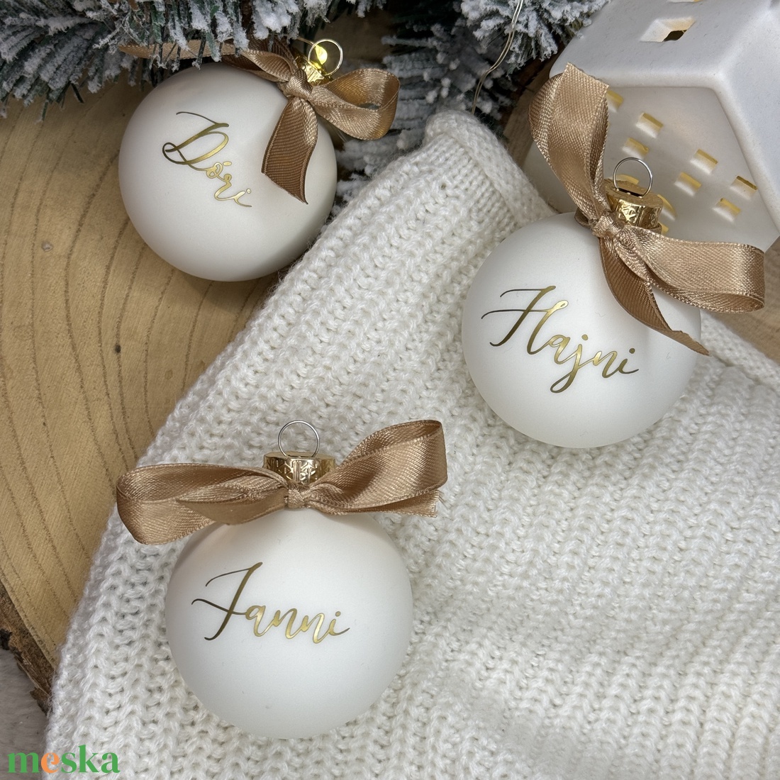 LIMITÁLT 'arany felíratos' Egyedi névreszóló karácsonyfadísz - hófehér  - karácsony - karácsonyi lakásdekoráció - karácsonyfadíszek - Meska.hu