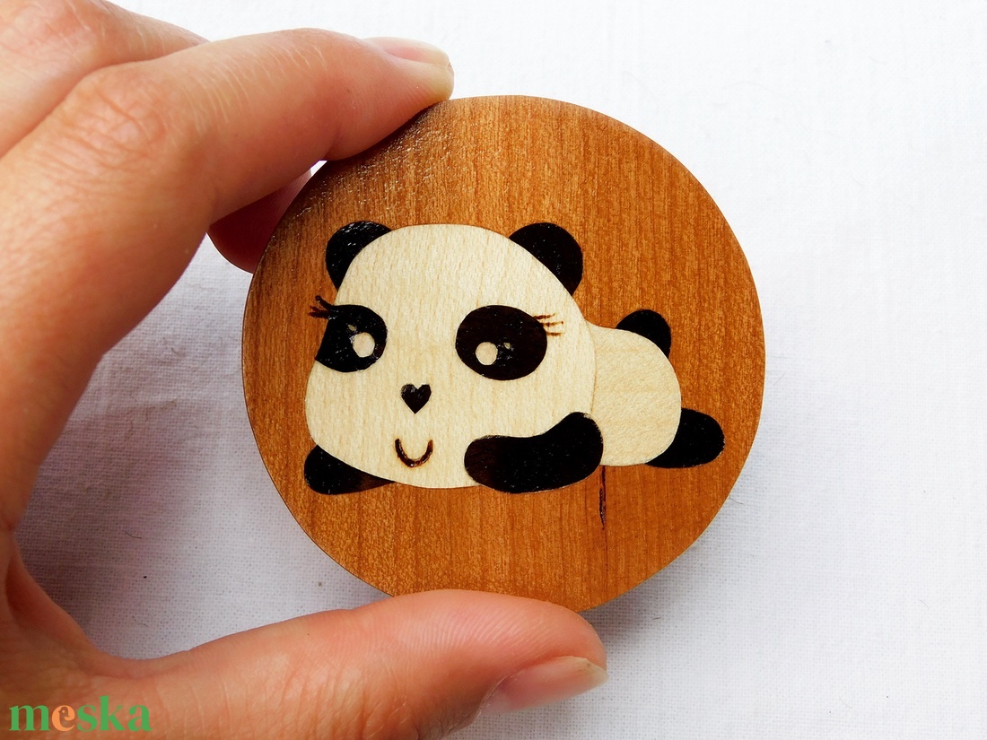 Aranyos fekvő panda kulcstartó/mágnes (Intarzia) - táska & tok - kulcstartó & táskadísz - kulcstartó - Meska.hu
