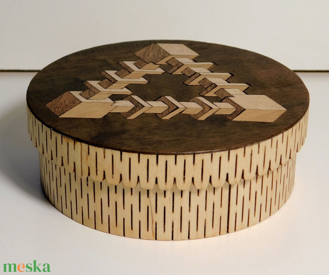 Térbeli háromszög fa díszdoboz, szerepjáték, társasjáték, dobókocka - ékszer - ékszertartó - ékszerdoboz - Meska.hu