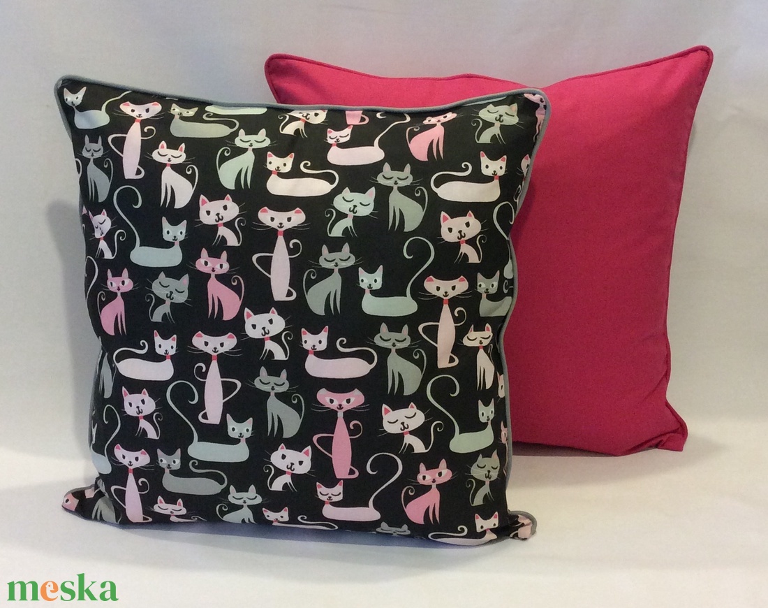 Díszpárnahuzat  Cicás és egyszinű - otthon & életmód - lakástextil - párna & párnahuzat - díszpárnahuzat - Meska.hu