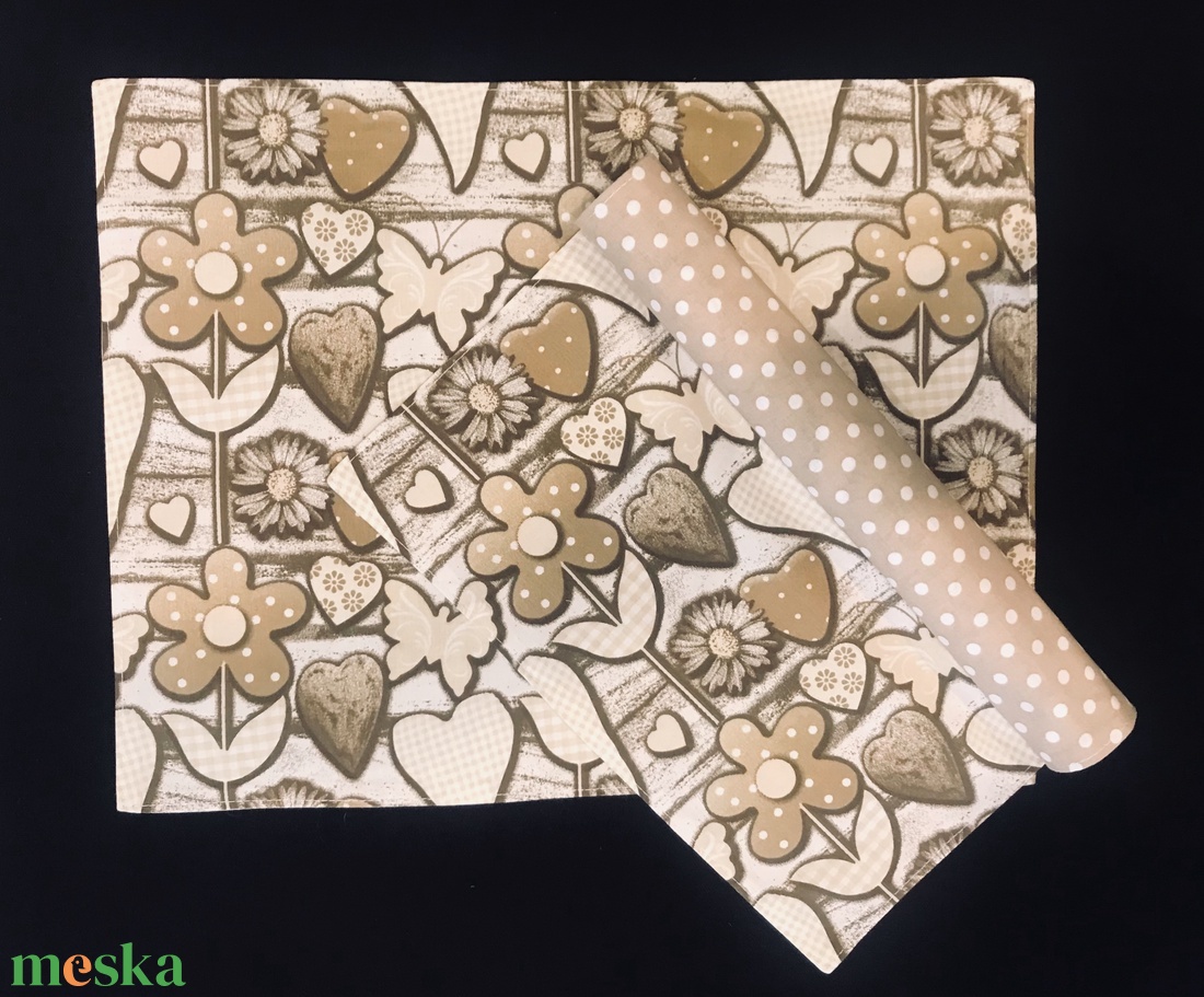 Kötény szivecske - virágok bézs színű mintával  - otthon & lakás - konyhafelszerelés, tálalás - konyhai textil - kötény - Meska.hu