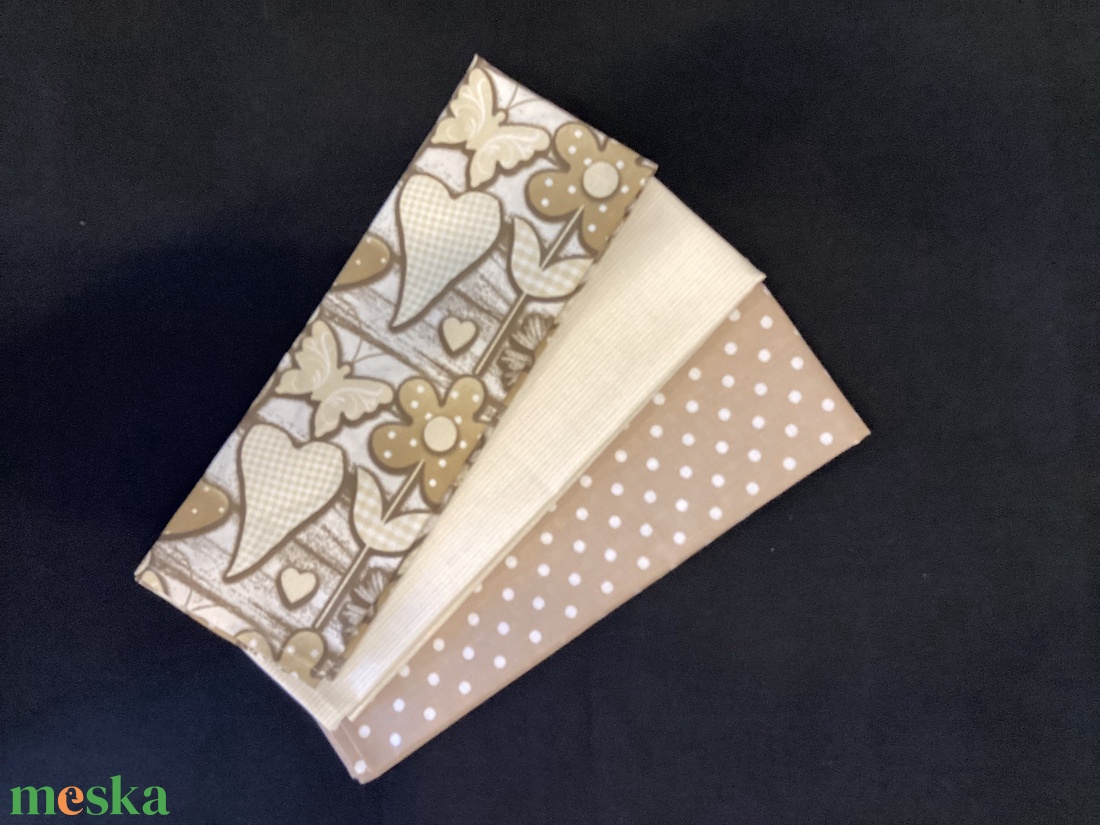 Konyharuha szett bézs szívecske - virág mintás - otthon & életmód - konyhafelszerelés, tálalás - konyhai textil - konyharuha & törlőkendő - Meska.hu Konyharuha szett bézs szívecske - virág mintás - otthon & életmód - konyhafelszerelés, tálalás - konyhai textil - konyharuha & törlőkendő - Meska.hu