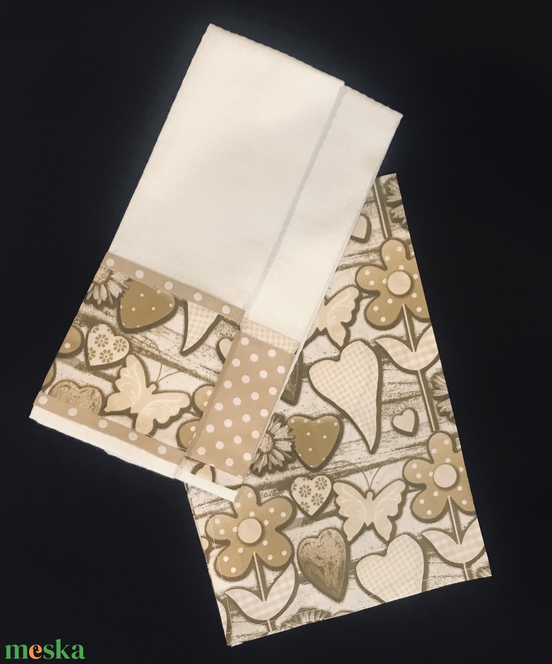 Tányéralátét szivecske - virág mintás  - otthon & életmód - konyhafelszerelés, tálalás - tálalás - tányér- és poháralátét - Meska.hu