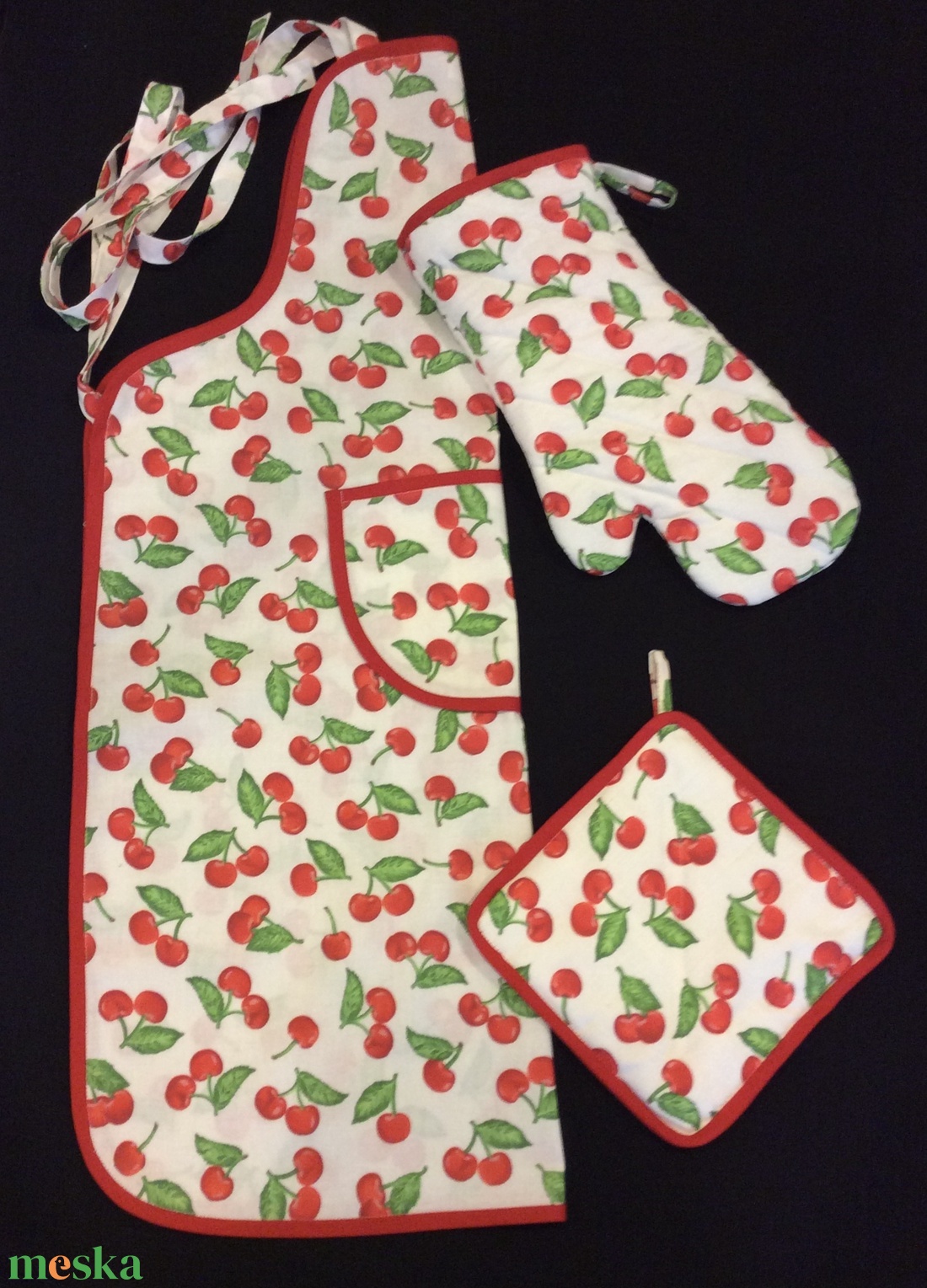 Kötény cseresznye mintás pamutvászonból  - otthon & életmód - konyhafelszerelés, tálalás - konyhai textil - kötény - Meska.hu