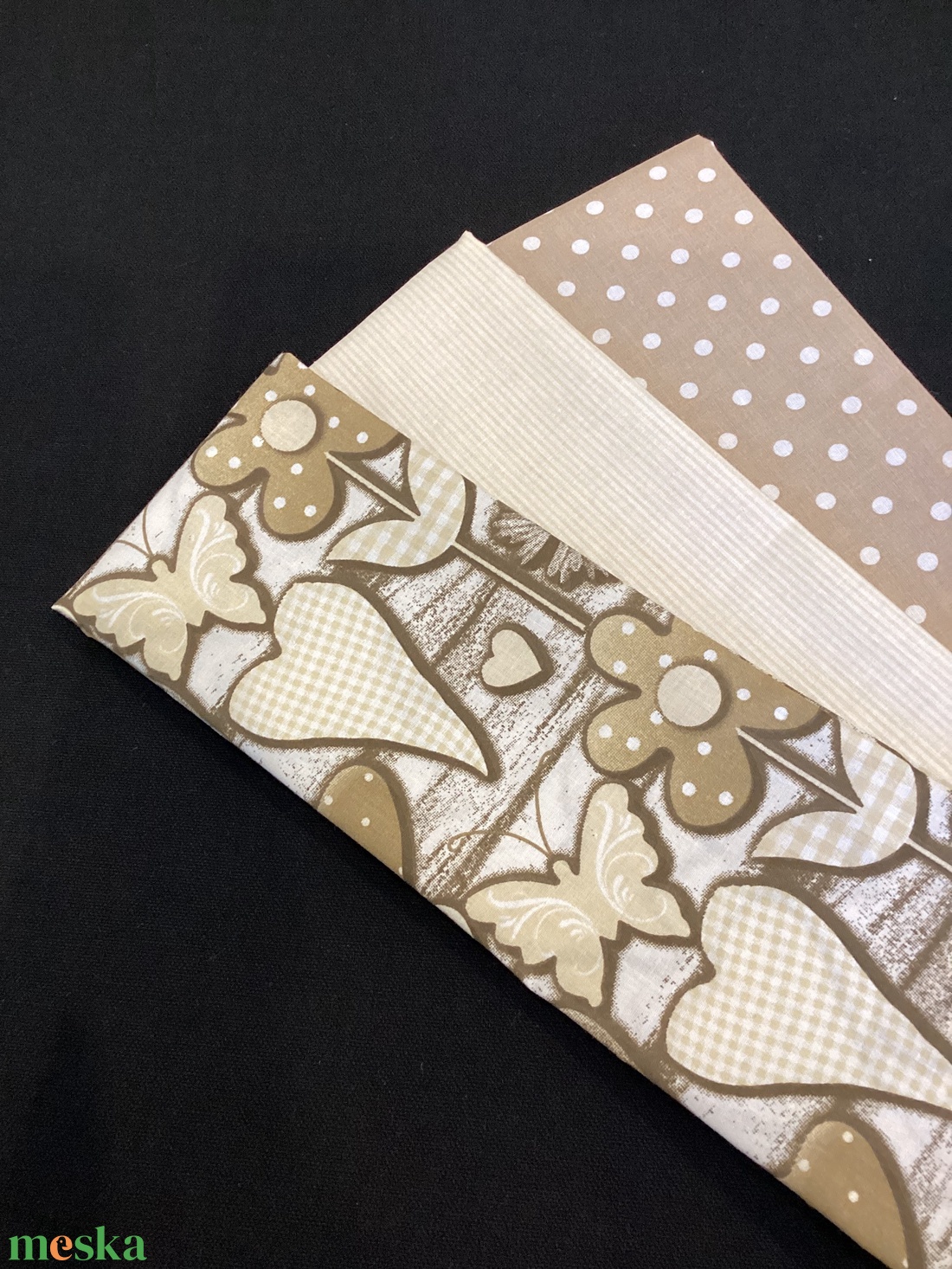 Konyharuha szett bézs szívecske - virág  mintás  - otthon & életmód - konyhafelszerelés, tálalás - konyhai textil - konyharuha & törlőkendő - Meska.hu