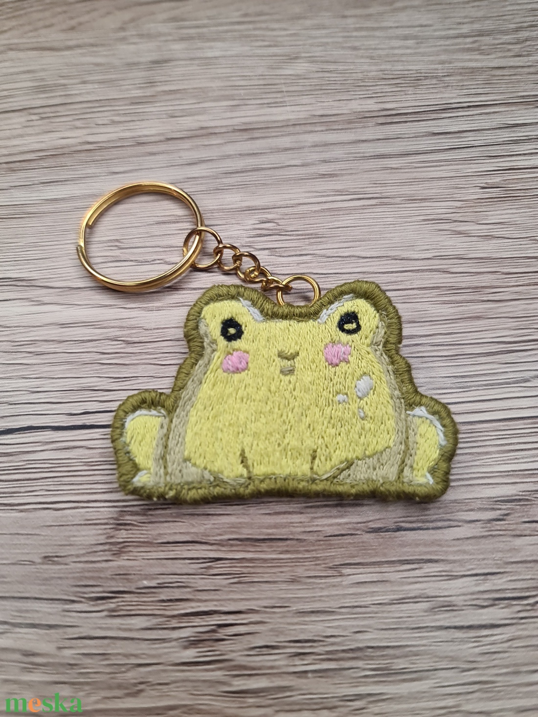 Cuki béka hímzett kulcstartó - kézzel hímzett - béka - egyedi kulcstartó - breki - békás - embroidery - hímzés - aranyos - táska & tok - kulcstartó & táskadísz - kulcstartó - Meska.hu