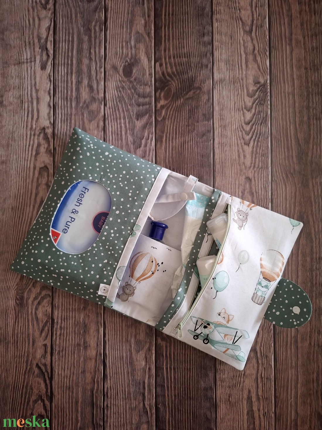 Pelenkatartó táska + egészségügyi kiskönyv borító - baba - mama - pelenkázó neszeszer, pelenkatartó - Meska.hu