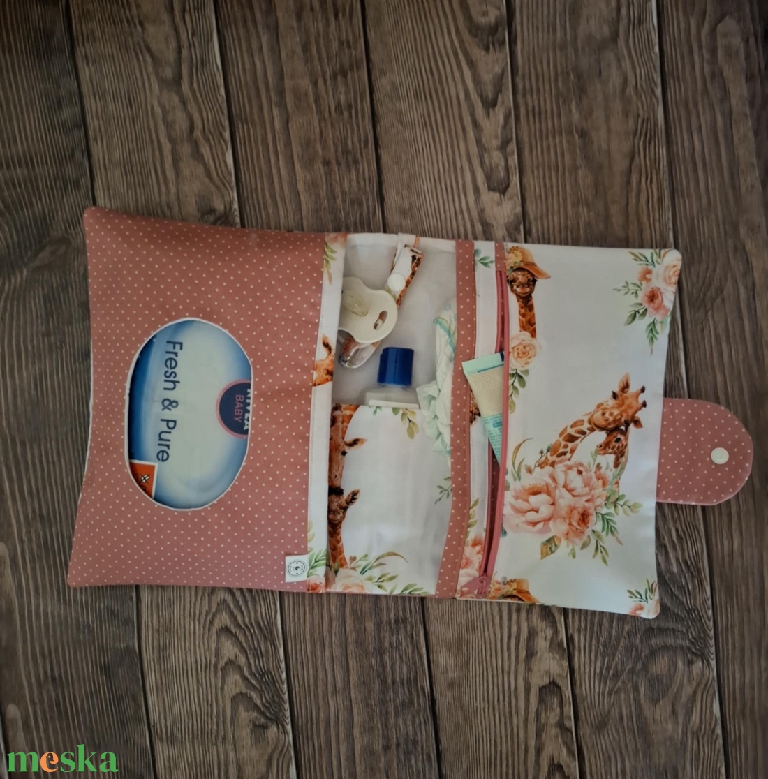 Pelenkatartó táska + egészségügyi kis könyv borító  késztermék - baba - mama - pelenkázó neszeszer, pelenkatartó - Meska.hu