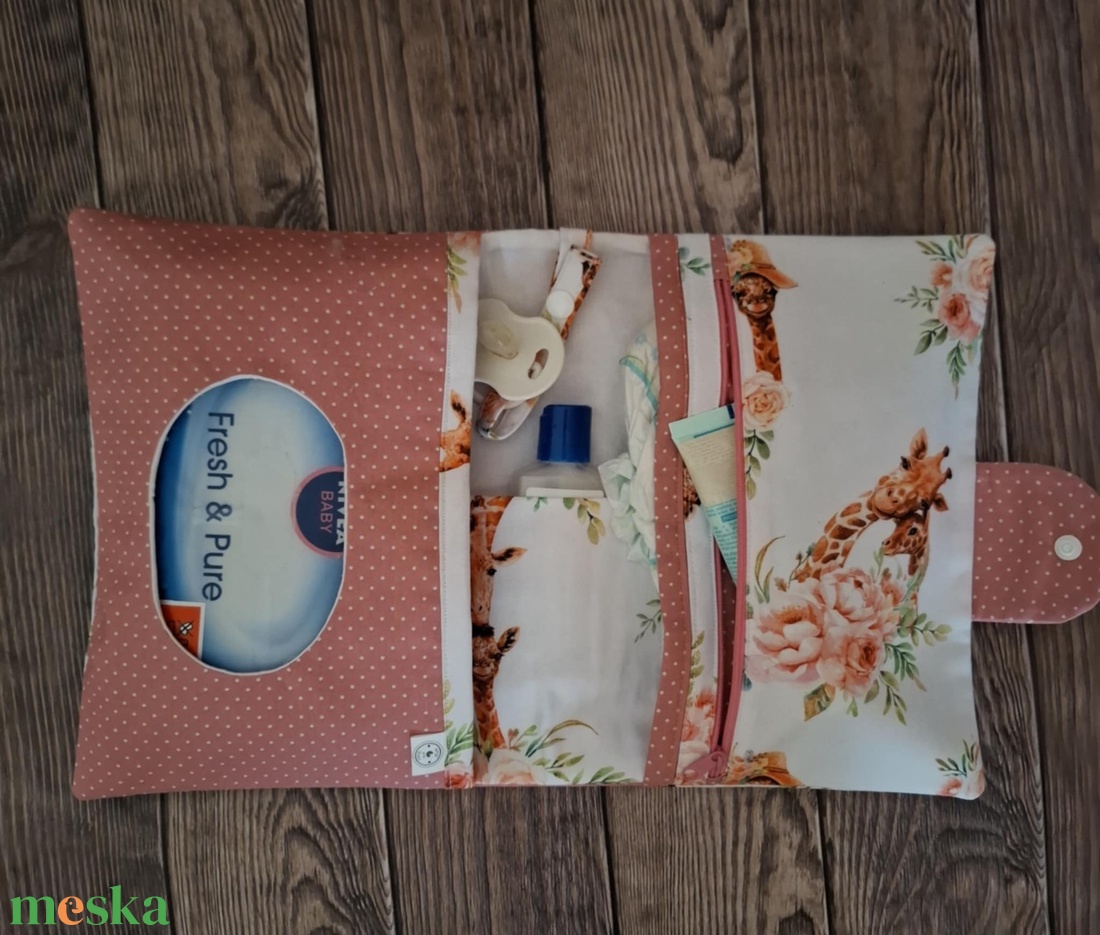 Pelenkatartó táska + egészségügyi kis könyv borító  késztermék - baba - mama - pelenkázó neszeszer, pelenkatartó - Meska.hu