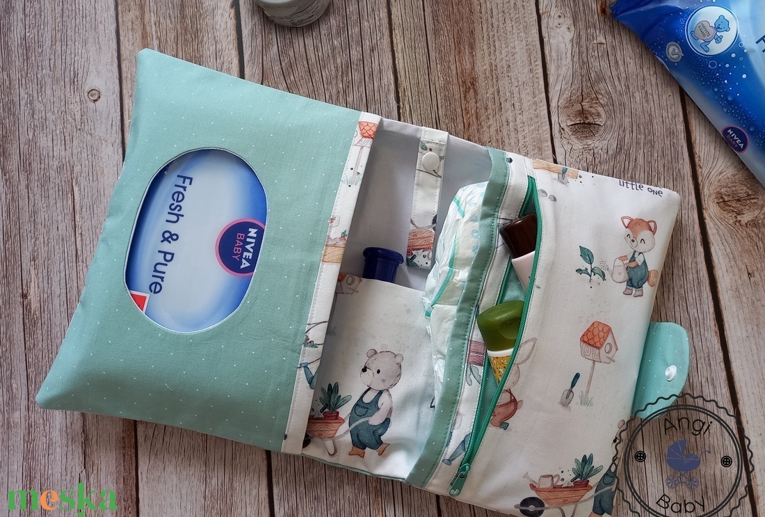 Pelenkatartó táska + egészségügyi kiskönyv borító - baba - mama - pelenkázó, babafürdető kellékek - pelenkázó szett - Meska.hu