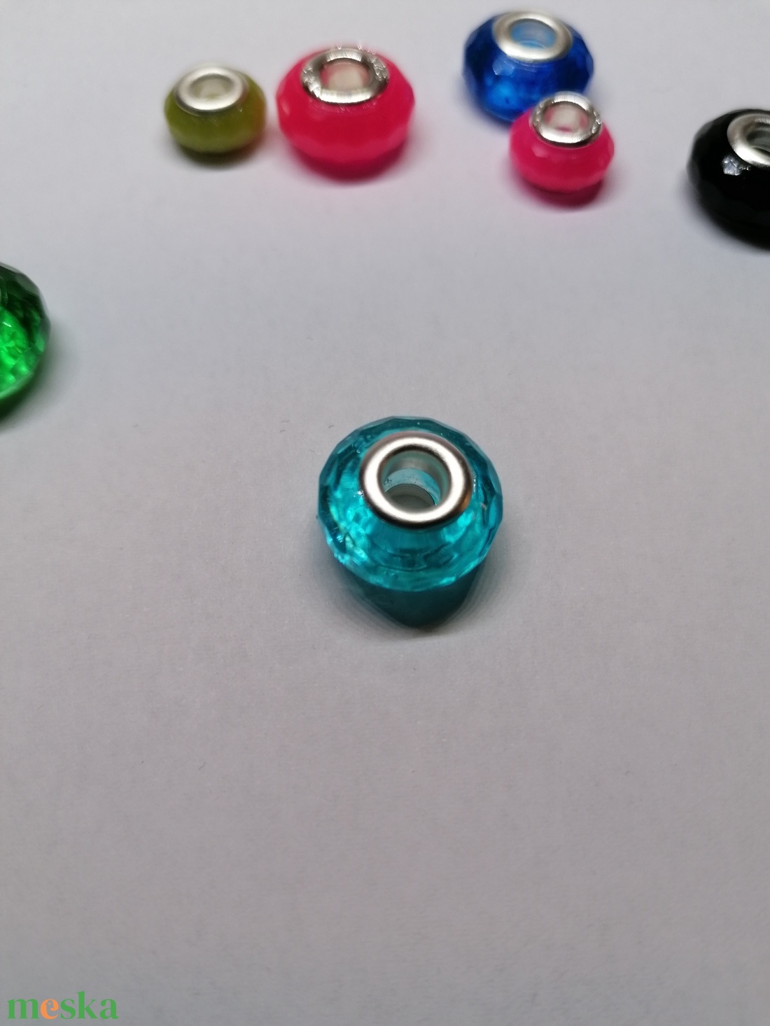 Pandora stílusú fazettált charm türkizkék üveghatású - ékszer - karkötő - charm karkötő - Meska.hu Pandora stílusú fazettált charm türkizkék üveghatású - ékszer - karkötő - charm karkötő - Meska.hu